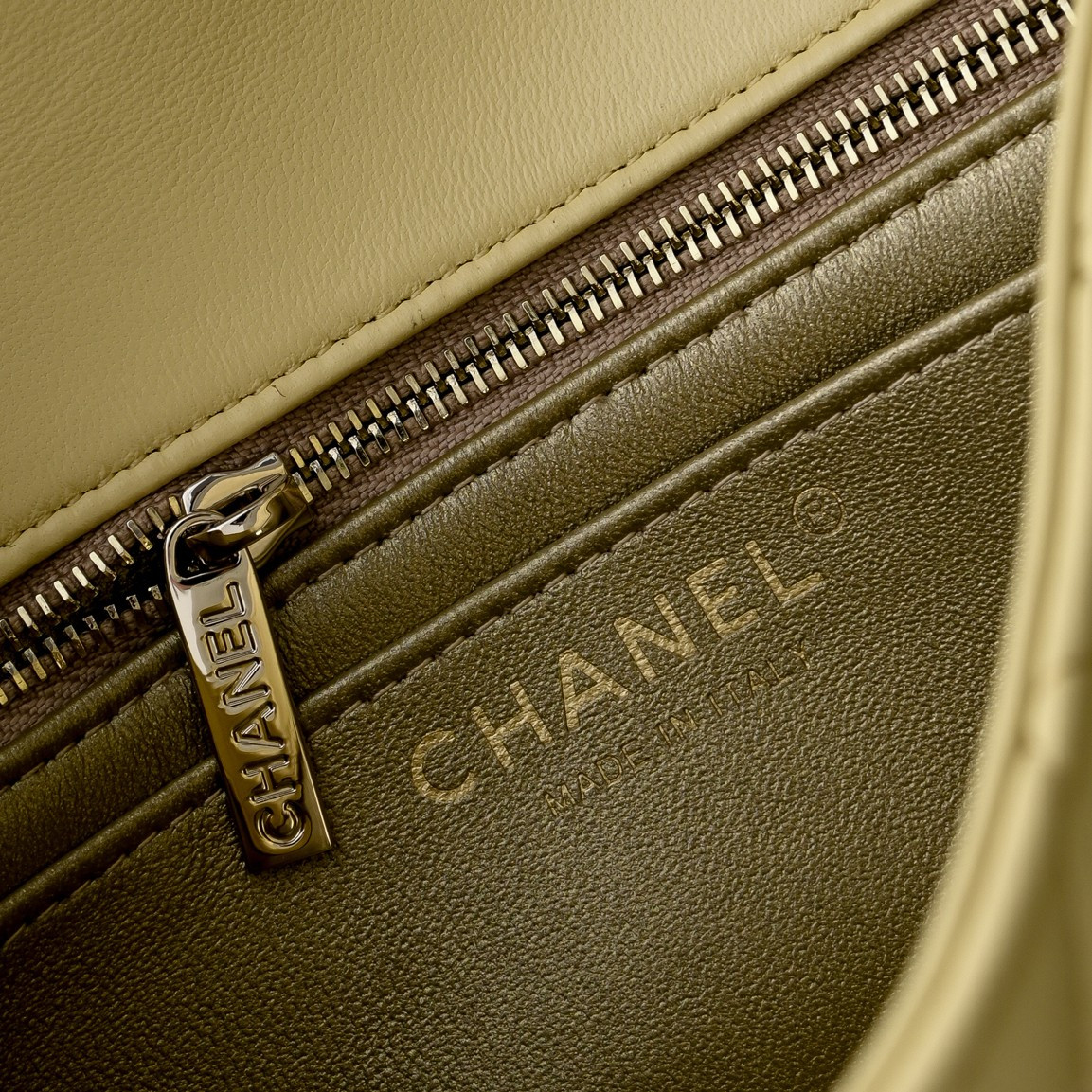 Ch*el classic flap handbag cf light gold hardware as5759 20x13x7cm