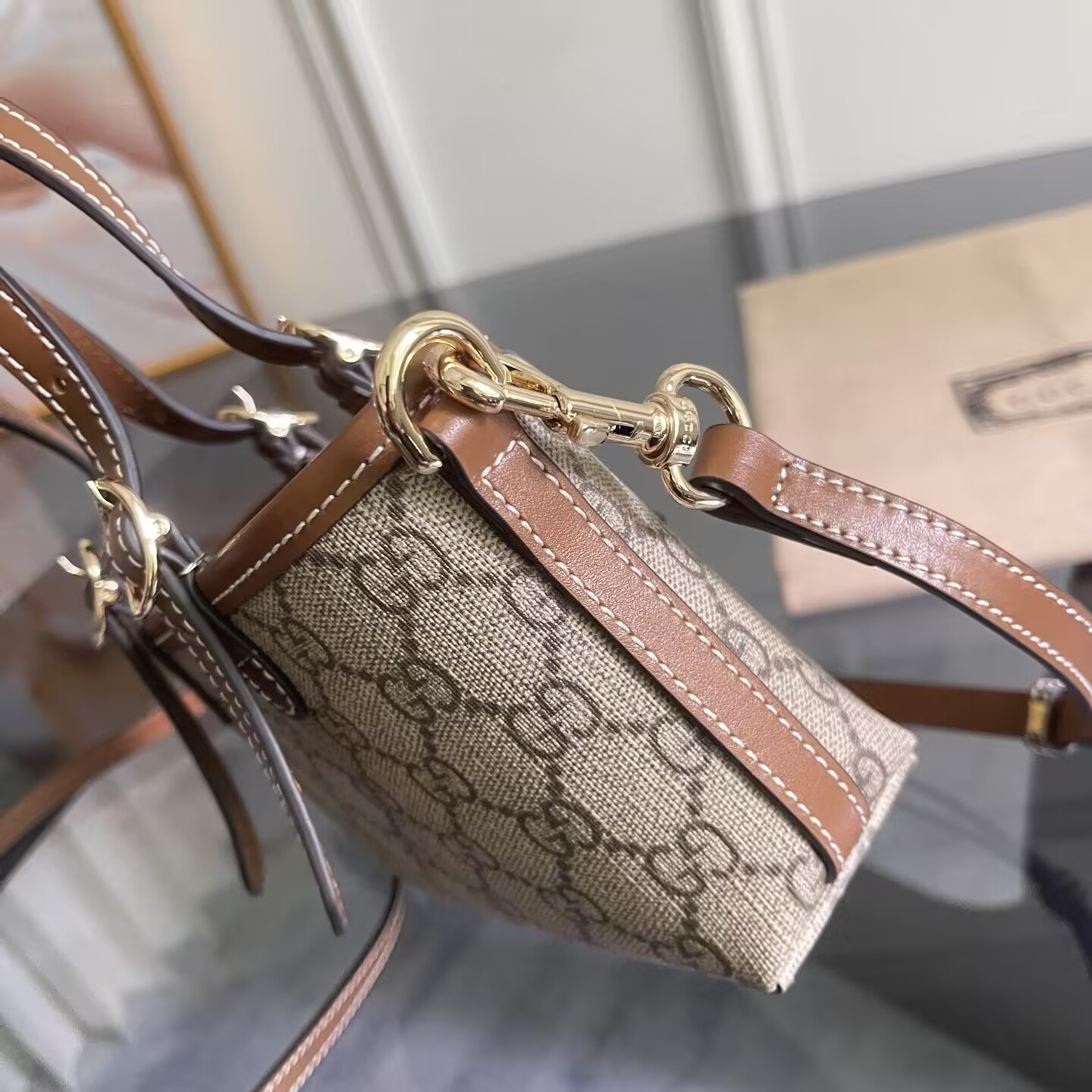 G*u*i gg emblem mini bag 17.5x11x6.5cm