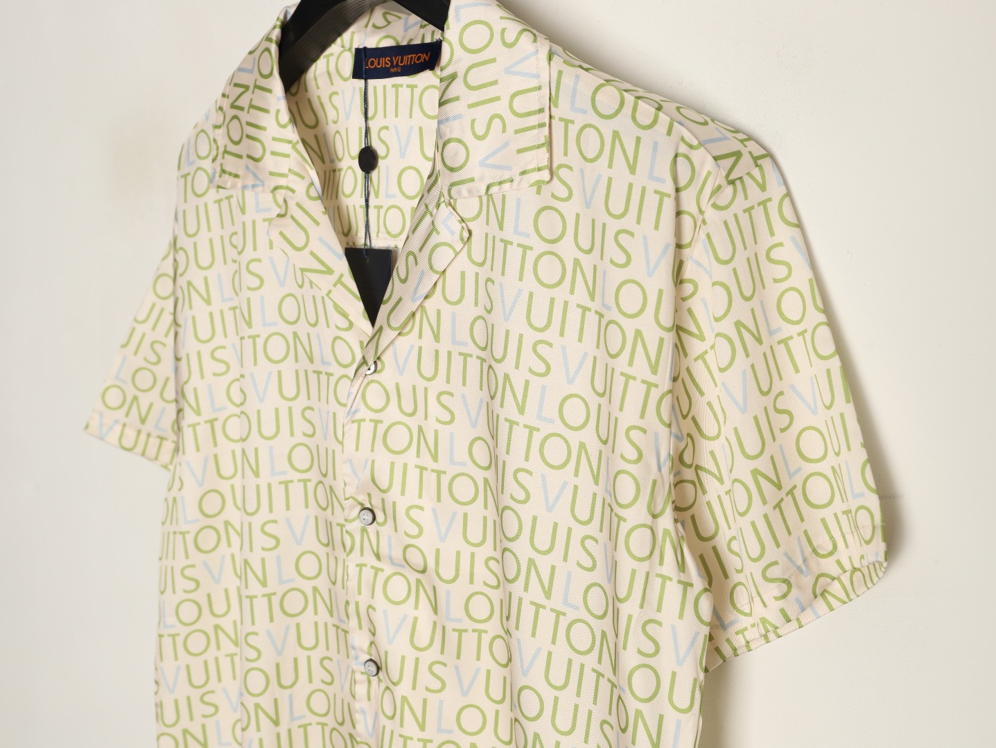 l0*is V*t0n short-sleeved shirts suit