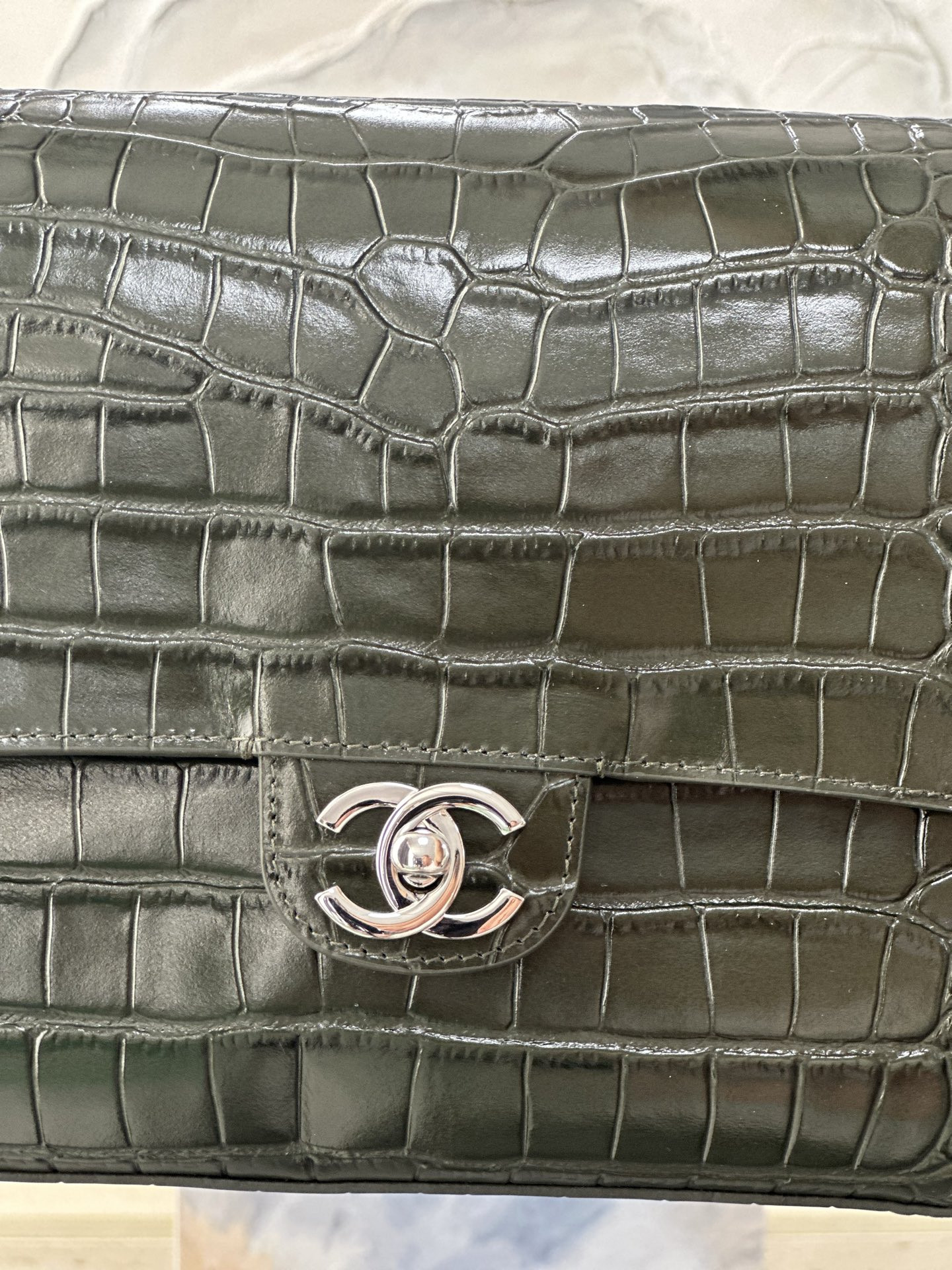 Ch*el maxi flap bag olive green silver hardware as6231 19.5x32x10cm