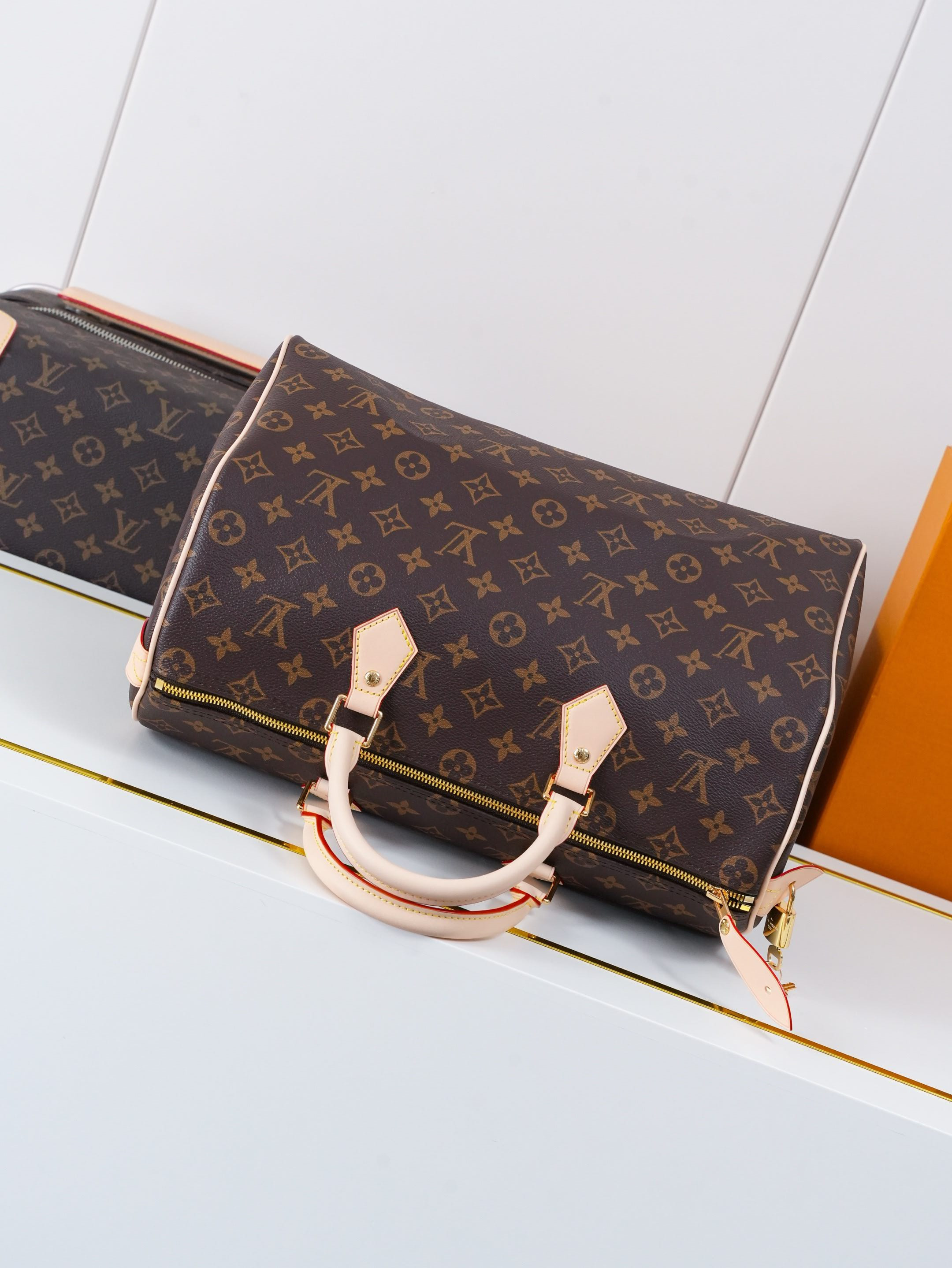 l0*is V*t0n m41107 speedy 35