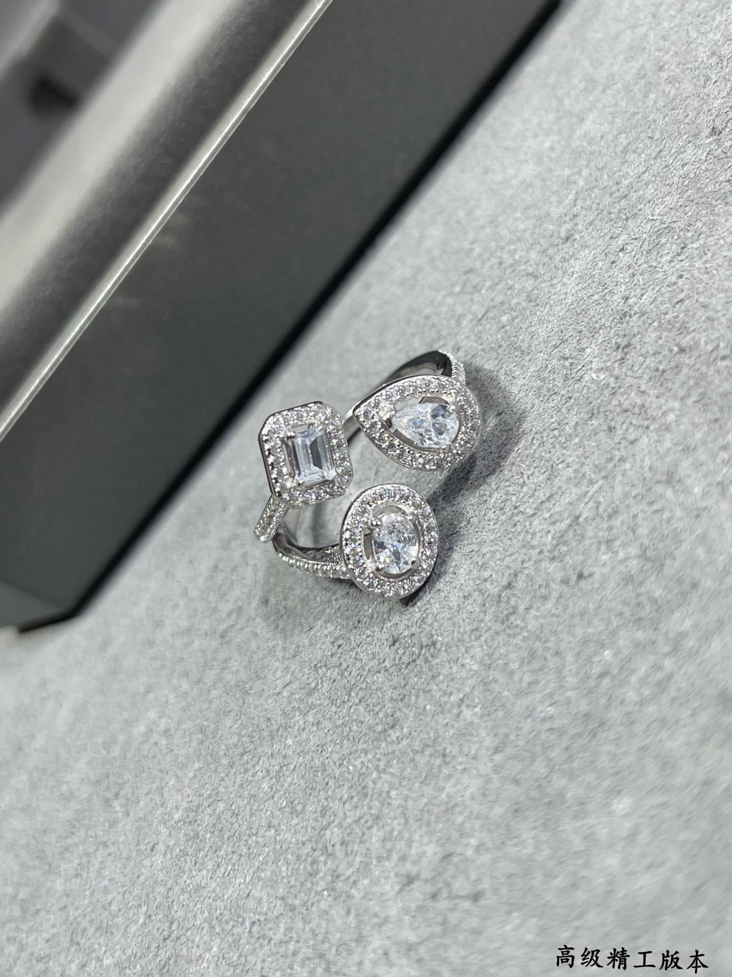 Mes1kaa water drop three-di*m*nd ring