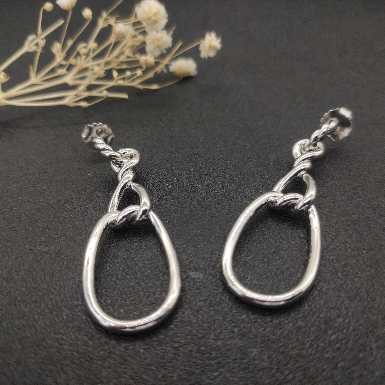 dau1d Yvrm*n twisted figure 8 earrings