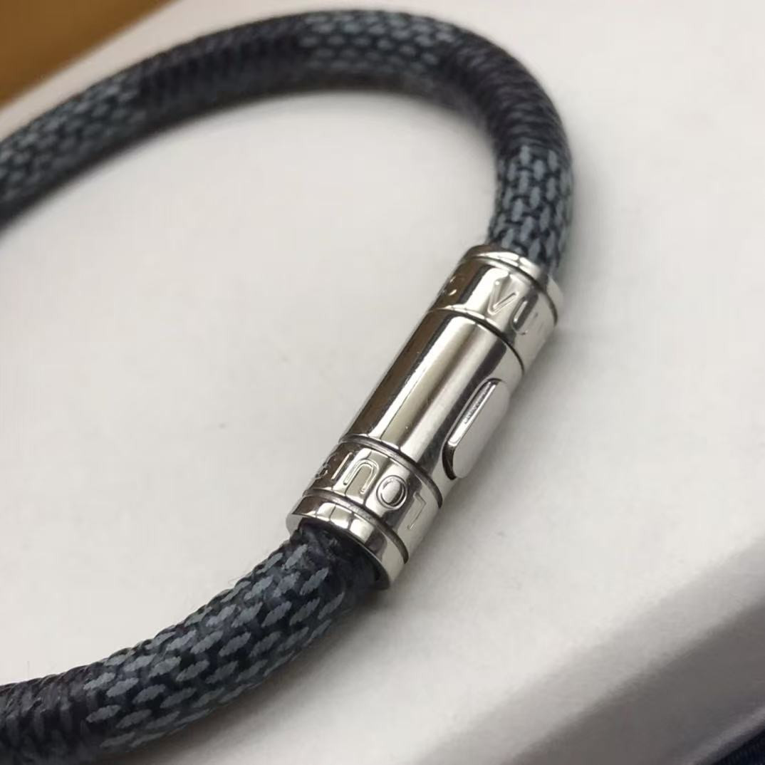 l0*is V*t0n keep it bracelet