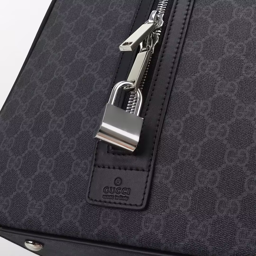 G*u*i gg black large duffle bag 52x33x28cm