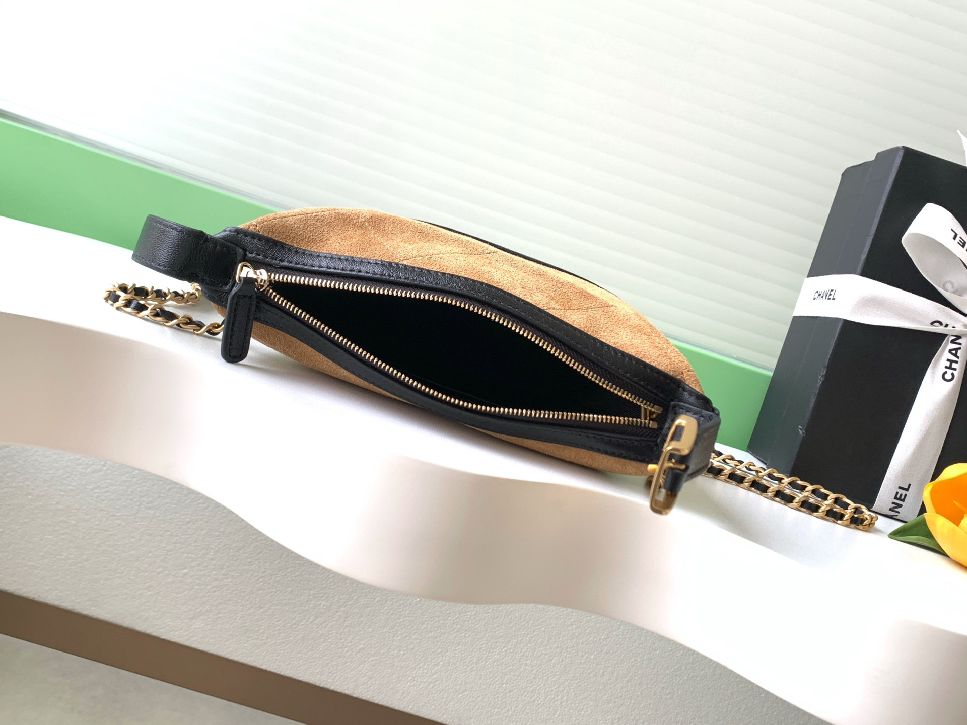 Ch*el clutch with chain ap5187 21x19x7cm