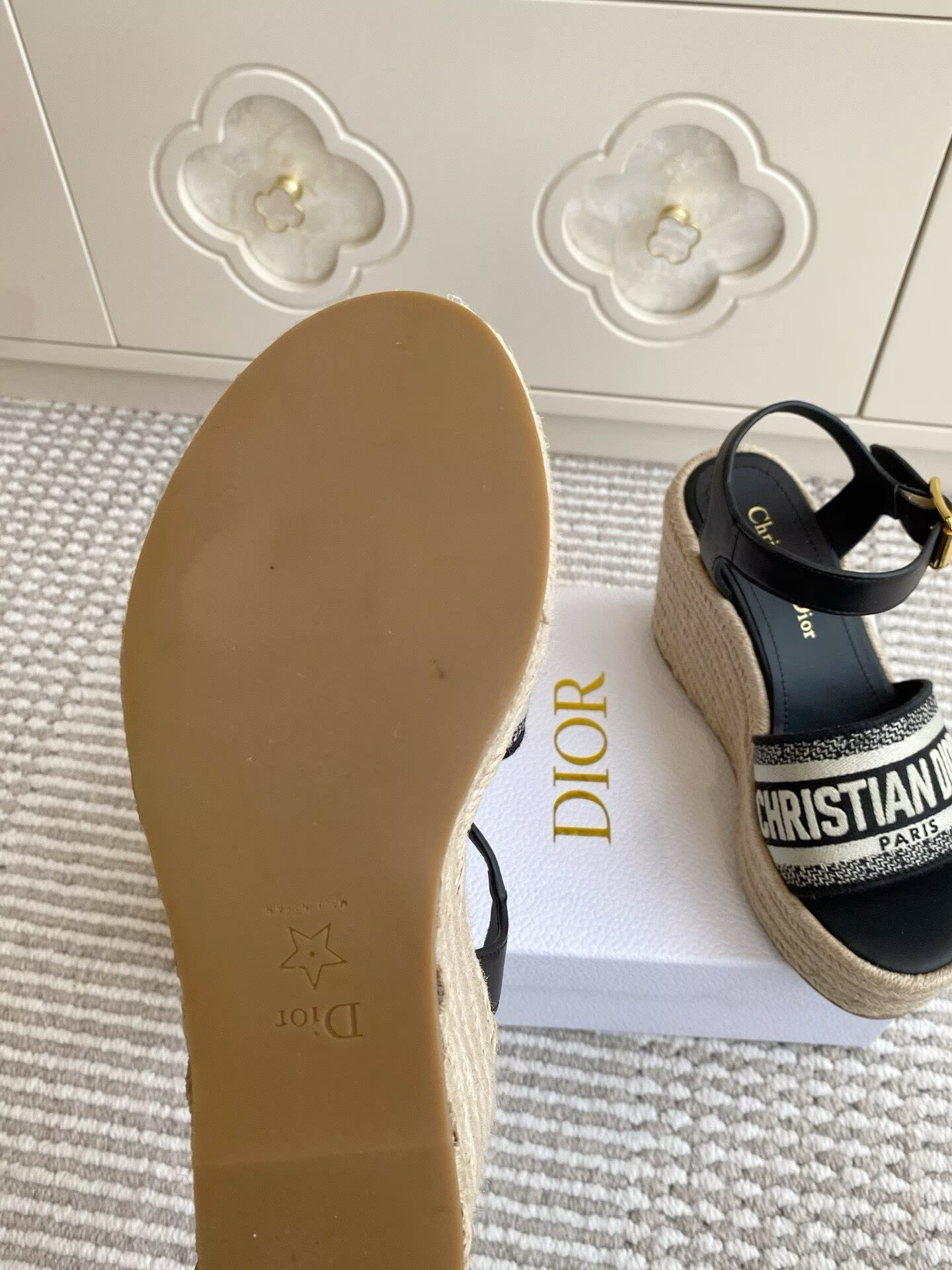 ua D*or sandals