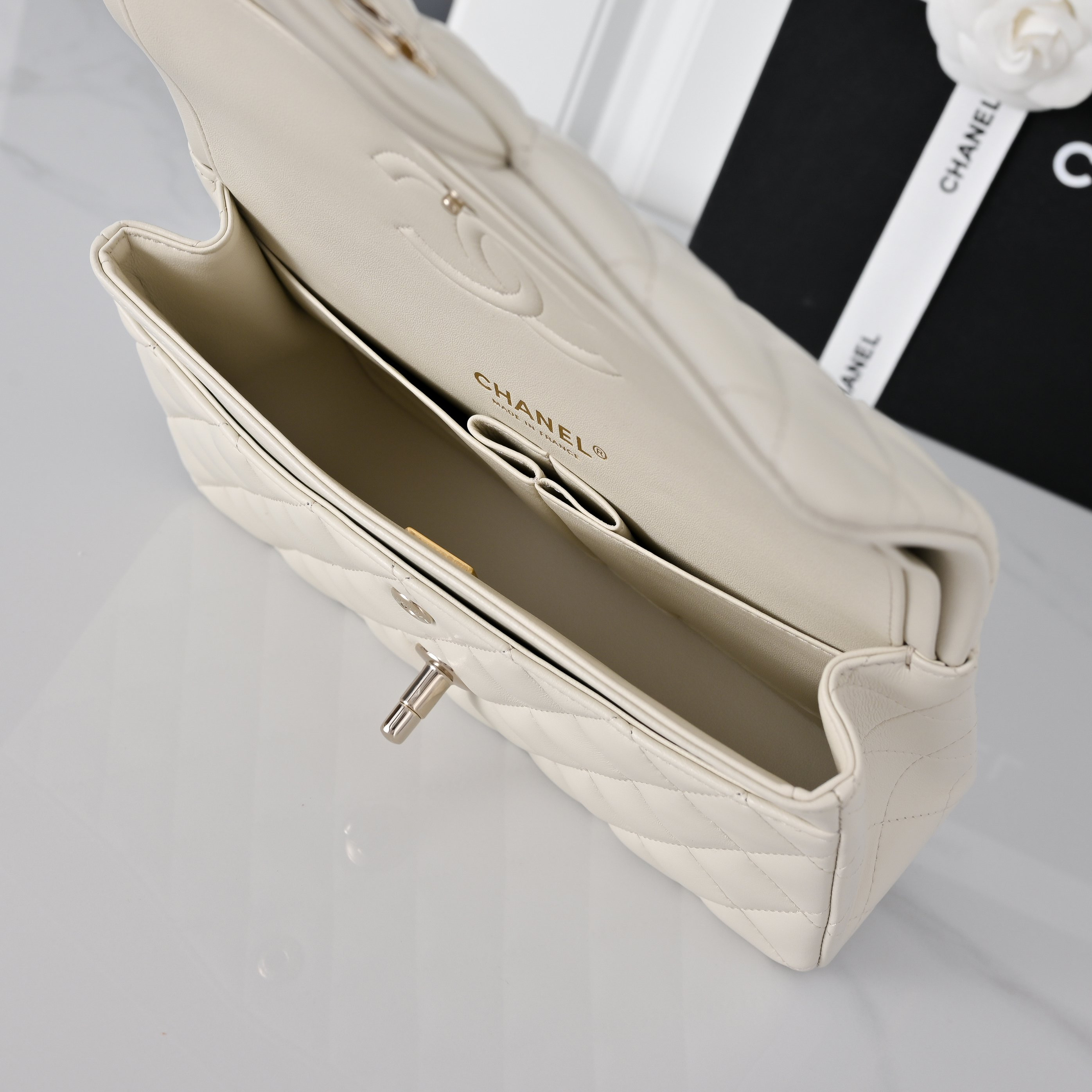 Ch*el classic flap handbag milky tea with light gold hardware a01113 23x14.5x6cm