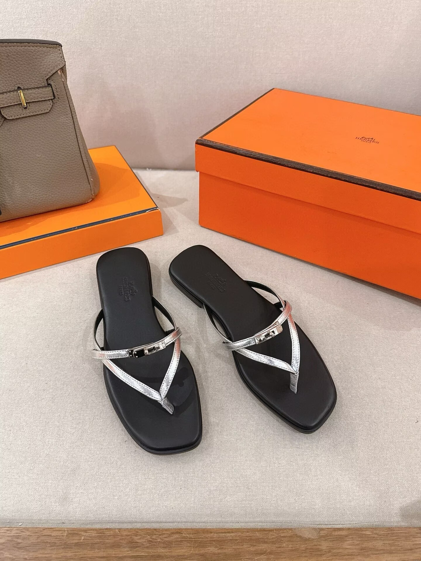 ua H**mes miss sandals