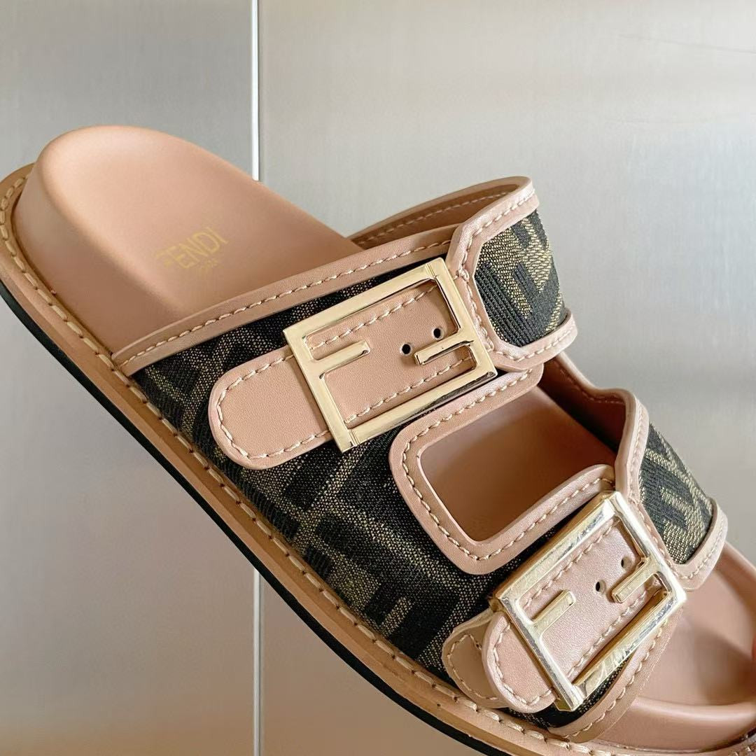 ua F**di logo canvas flat sandals