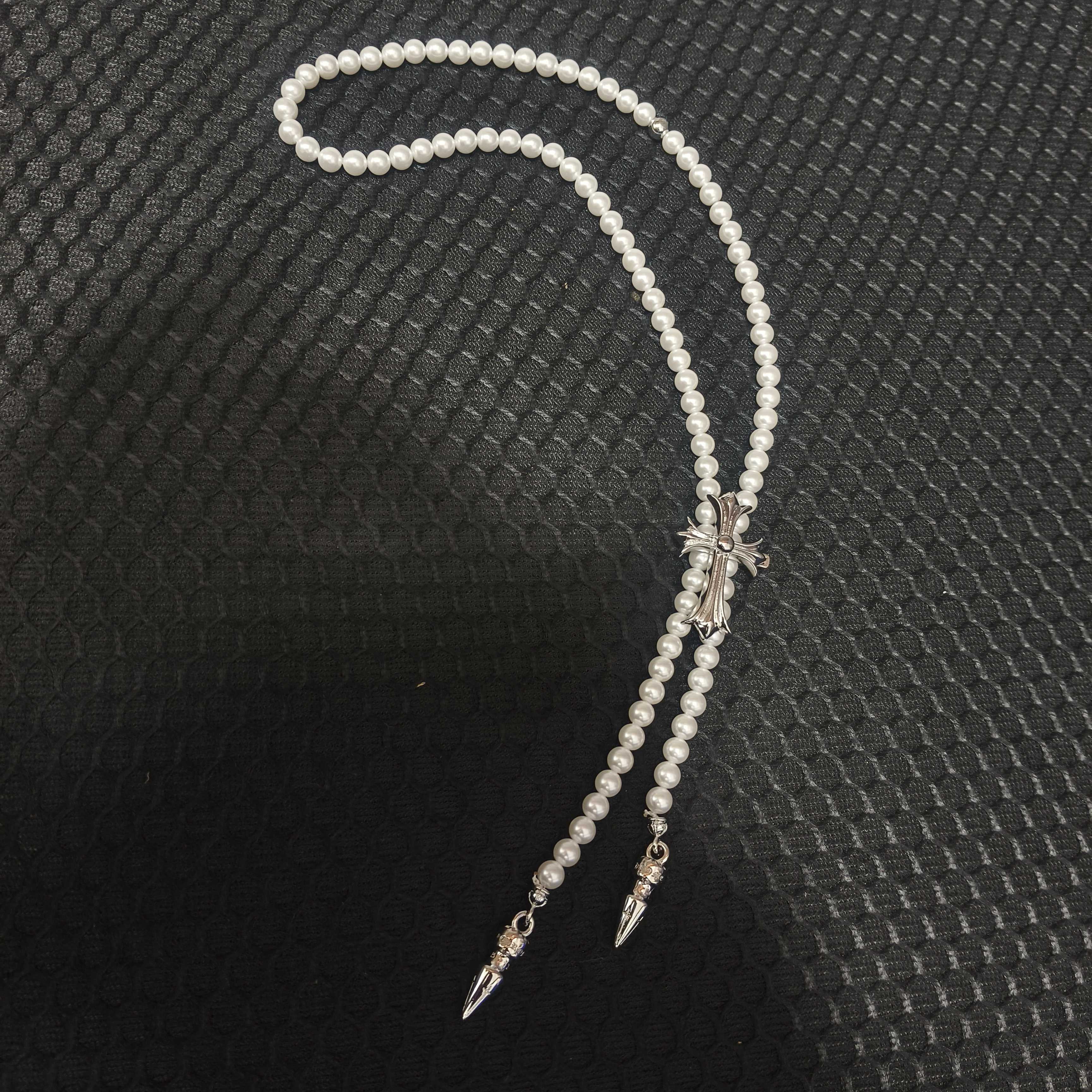 Ch**me He**ts pearl necklace