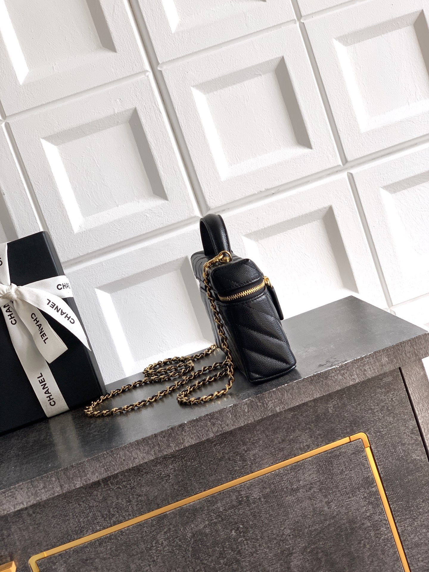 Ch*el vanity with chain ap5212 17x19.5x5cm