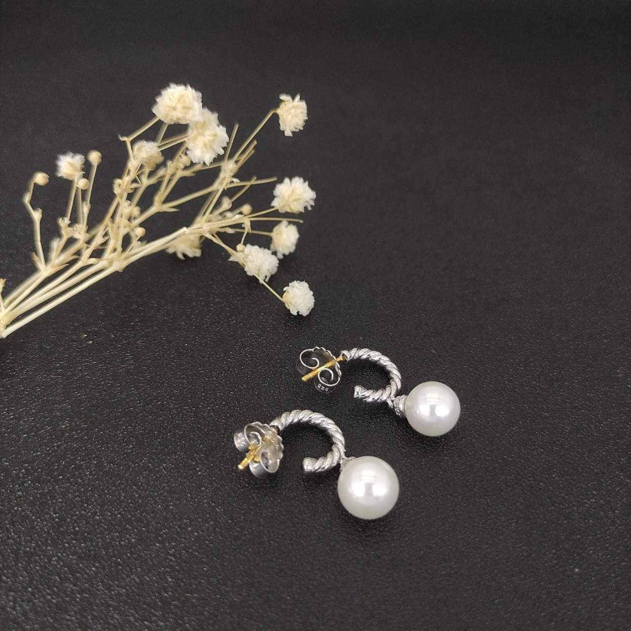 dau1d Yvrm*n pearl earrings