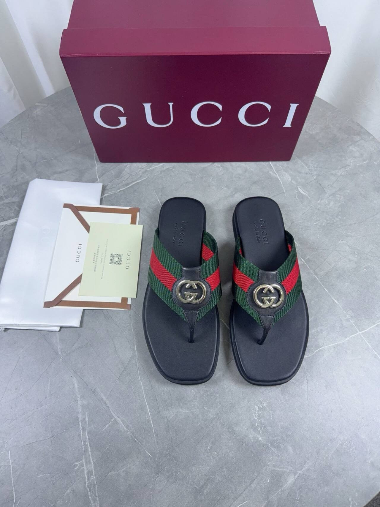 ua G*u*i thong sandal