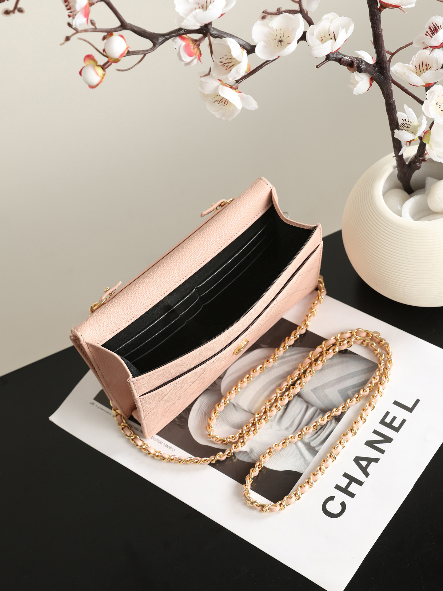 Ch*el wallet on chain ap5455 12x19x3.5cm