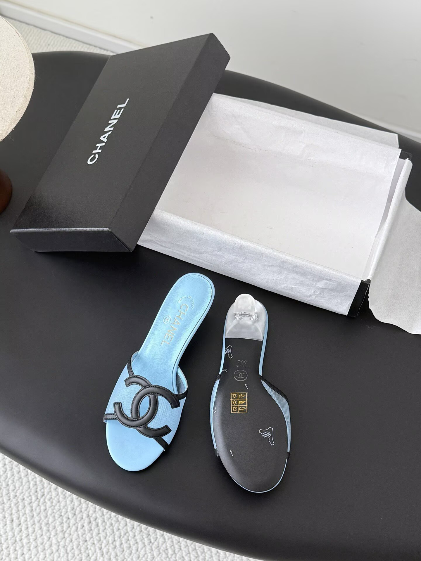ua Ch*el sandals 4.5cm heel