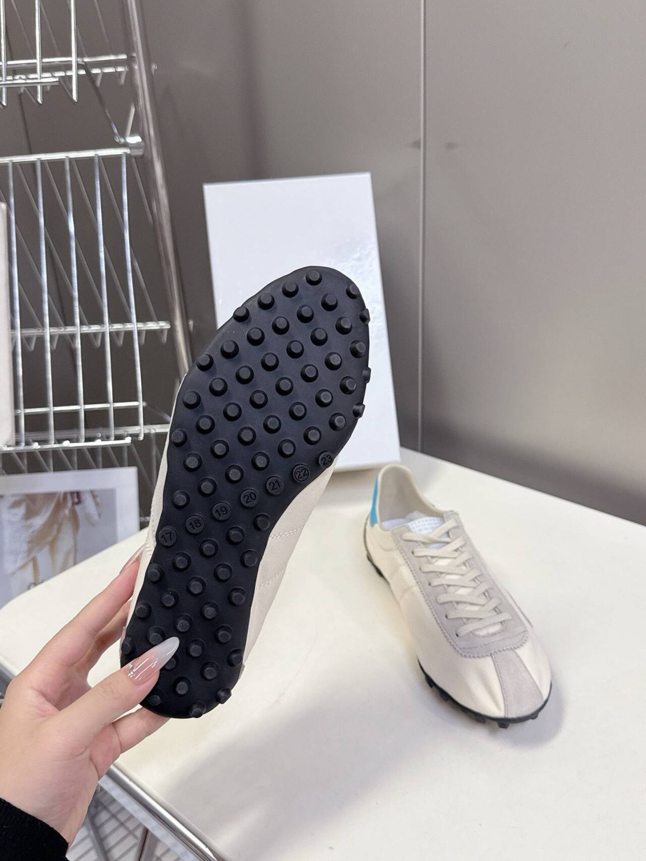 ua ma*s*n Ma*i*la sprinters sneakers