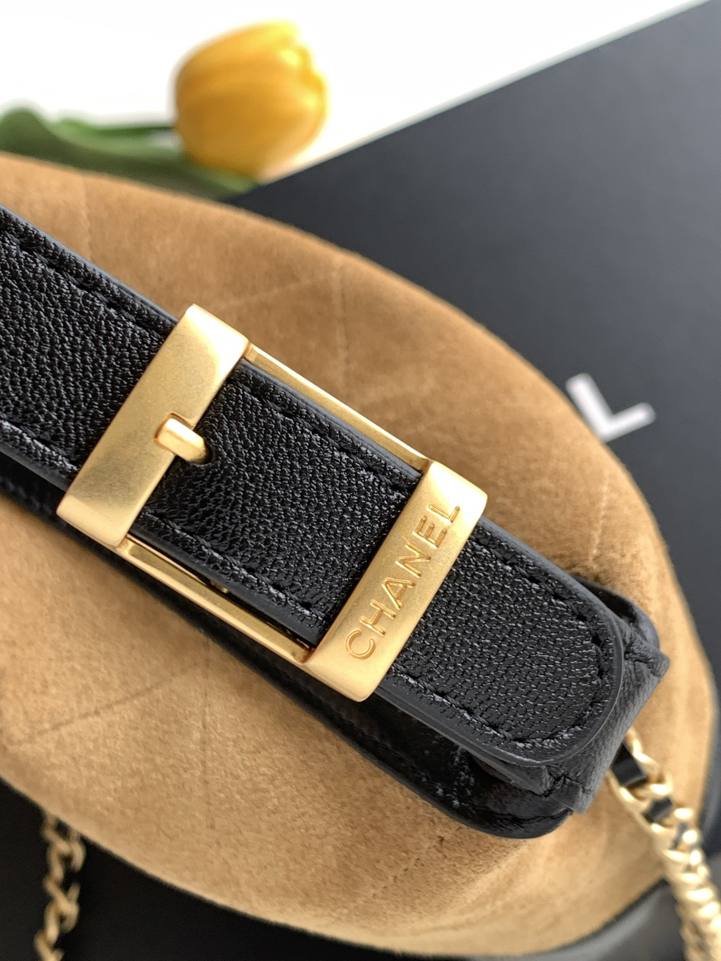 Ch*el clutch with chain ap5187 21x19x7cm