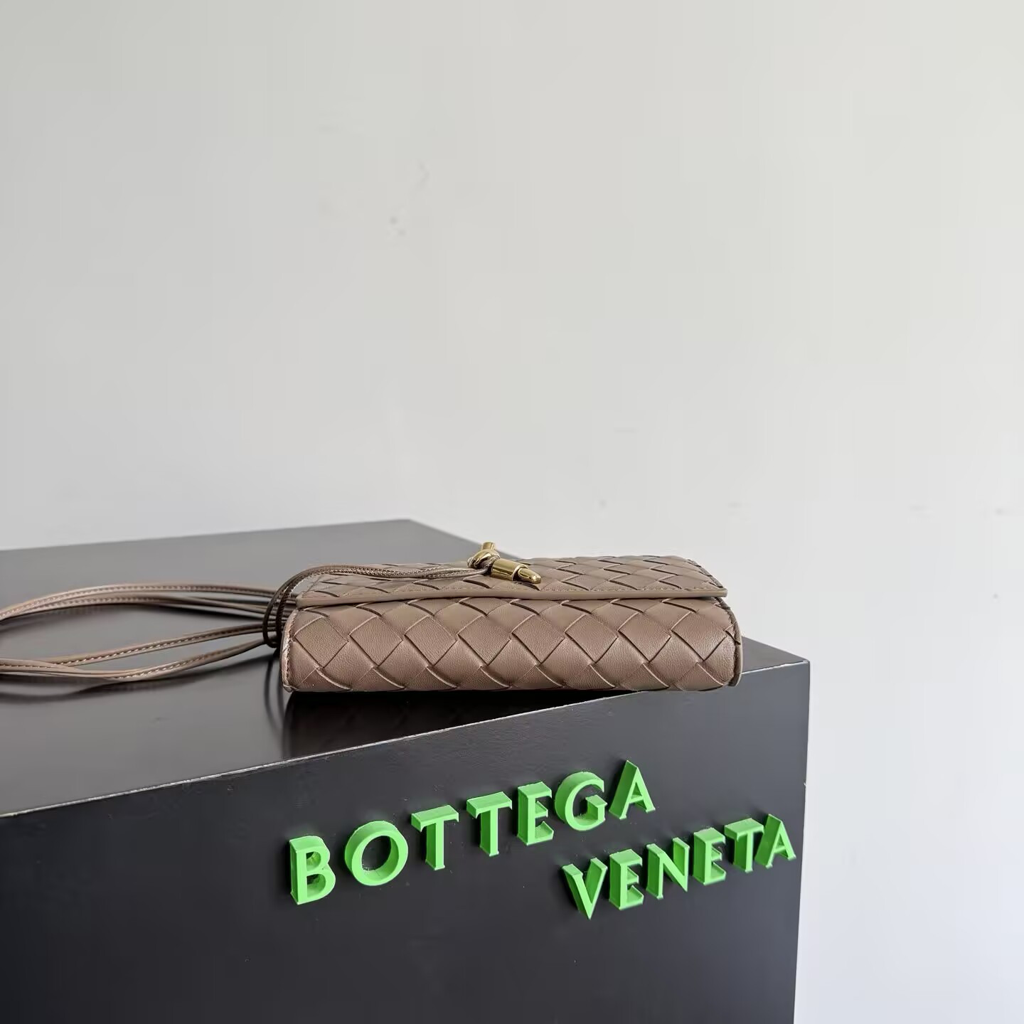 bo*te*ga Ve*ne*ta andiamo daisy pouch 12.6x19x2cm