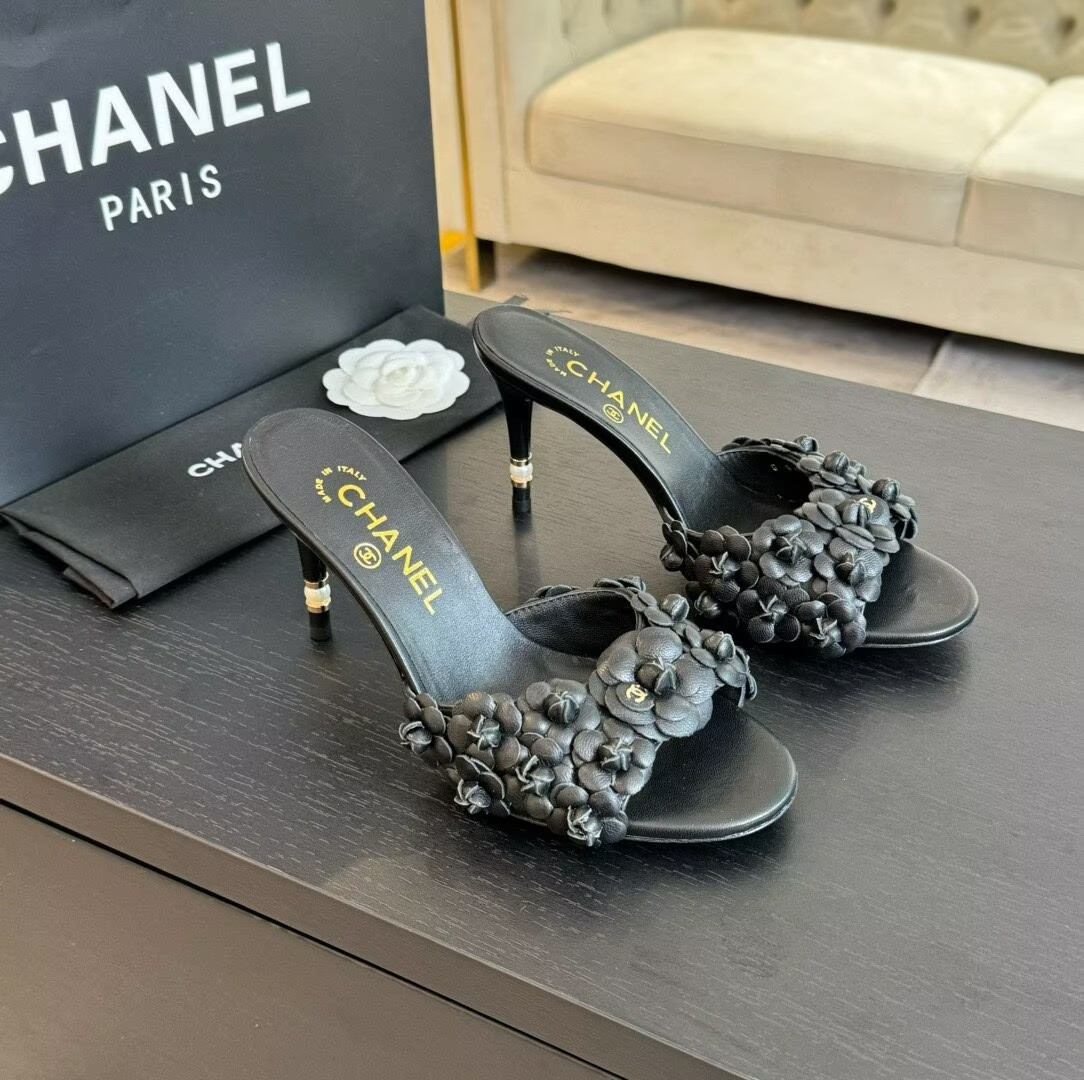 ua Ch*el heels