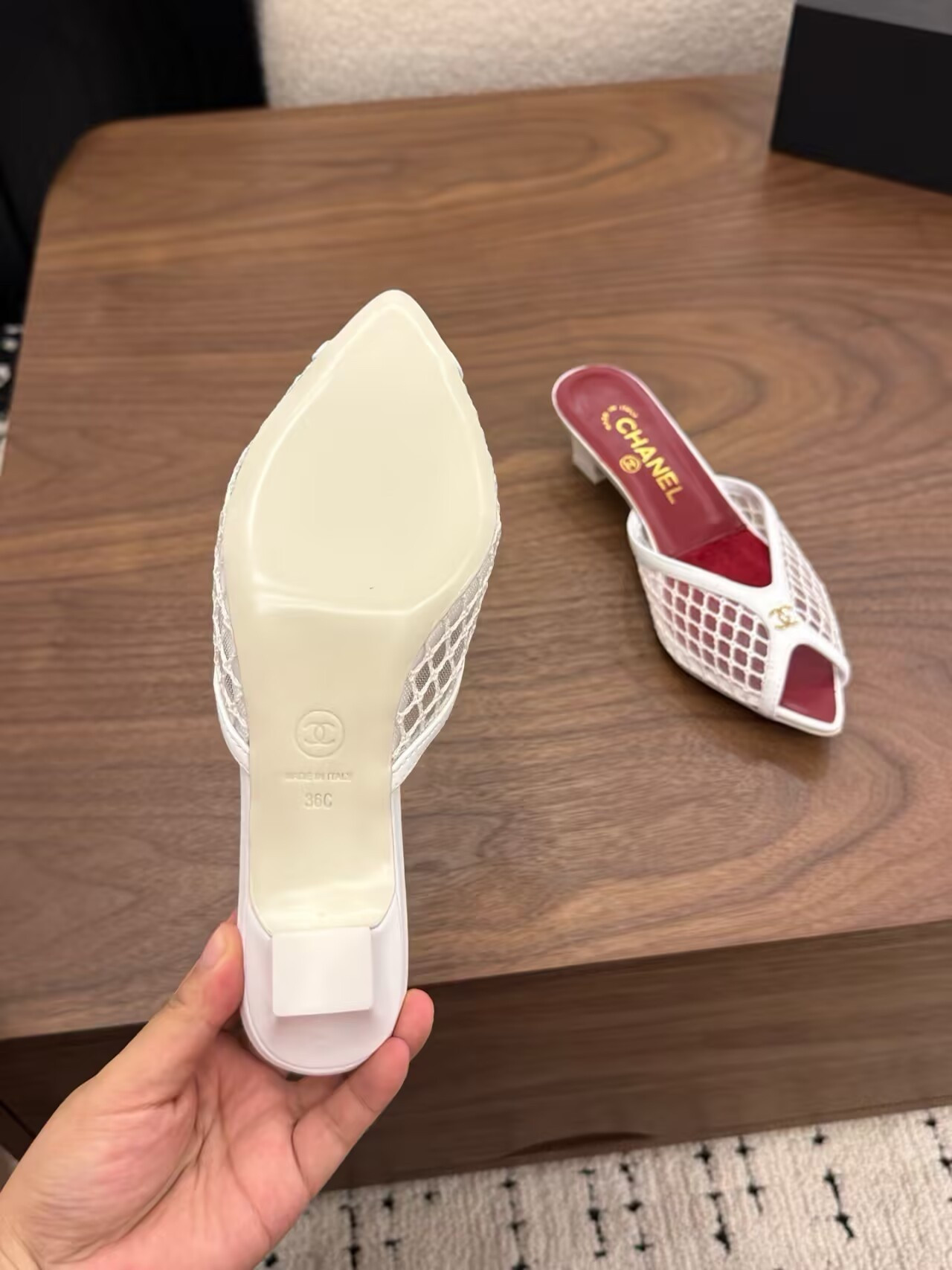 ua Ch*el sandals