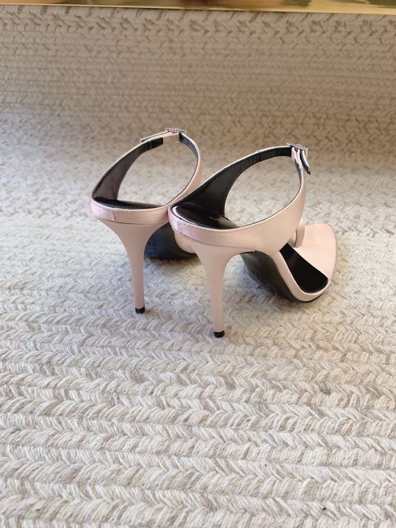 ua Y*L dive sandals