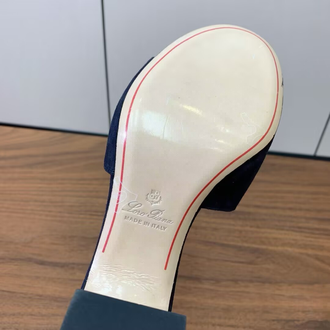 ua L**o p*ana summer charms sandal