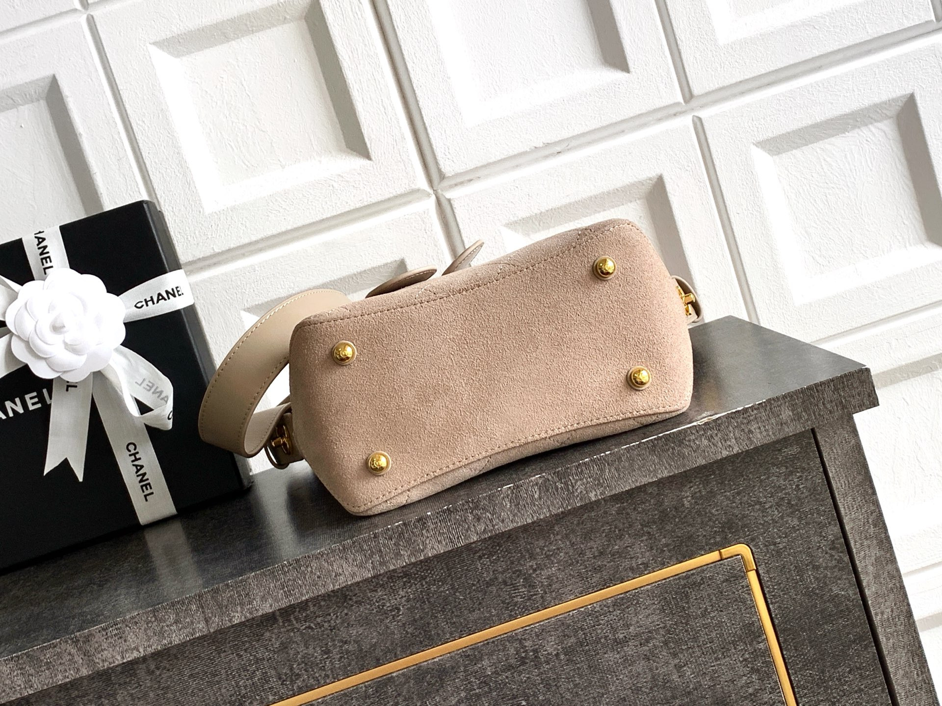 Ch*el bucket bag 20x11x18cm