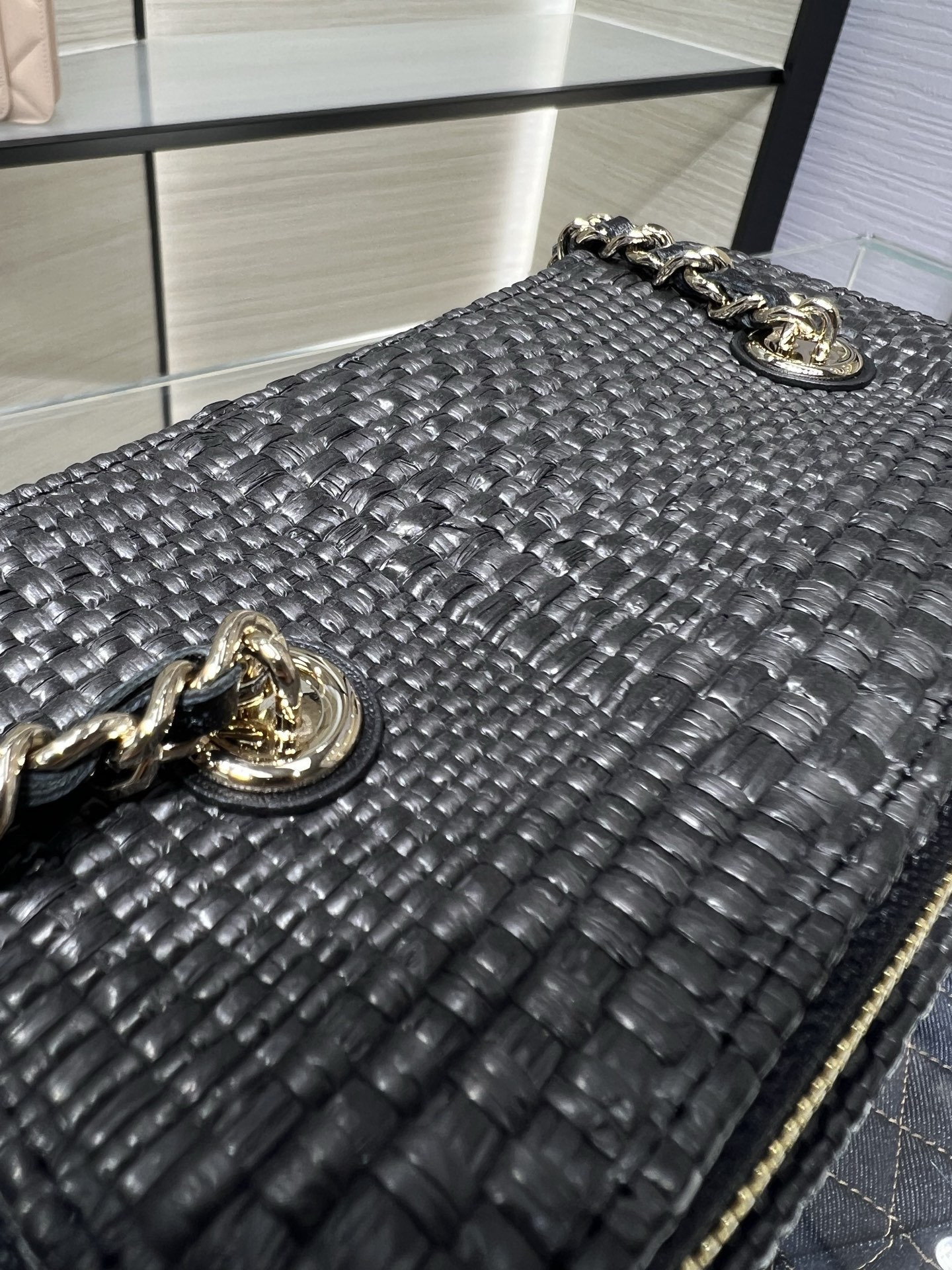 Ch*el classic long vanity with chain ap1341 9.5x17x8cm
