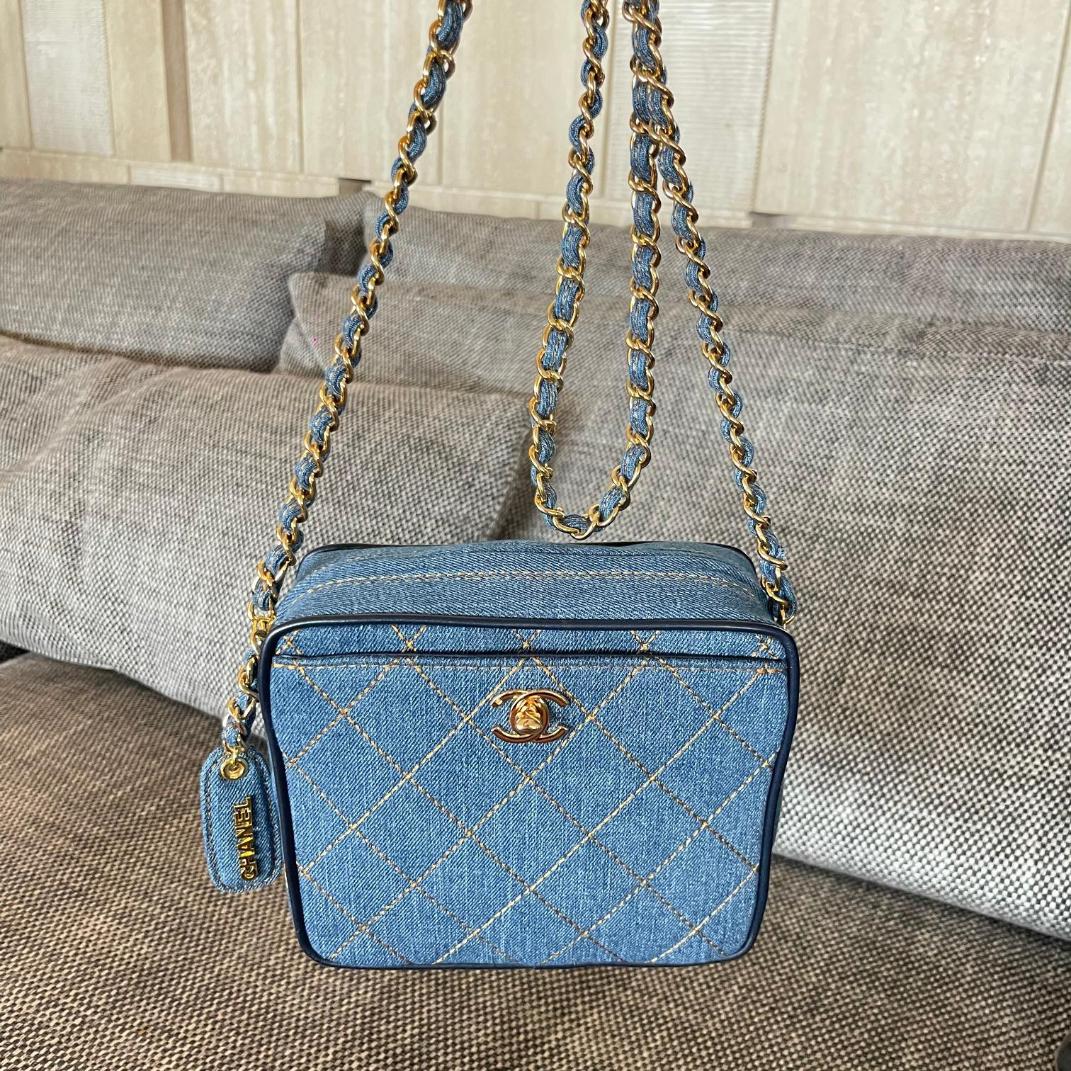 ch*el De*1m quilted bag 17.5x15.5x6.5cm