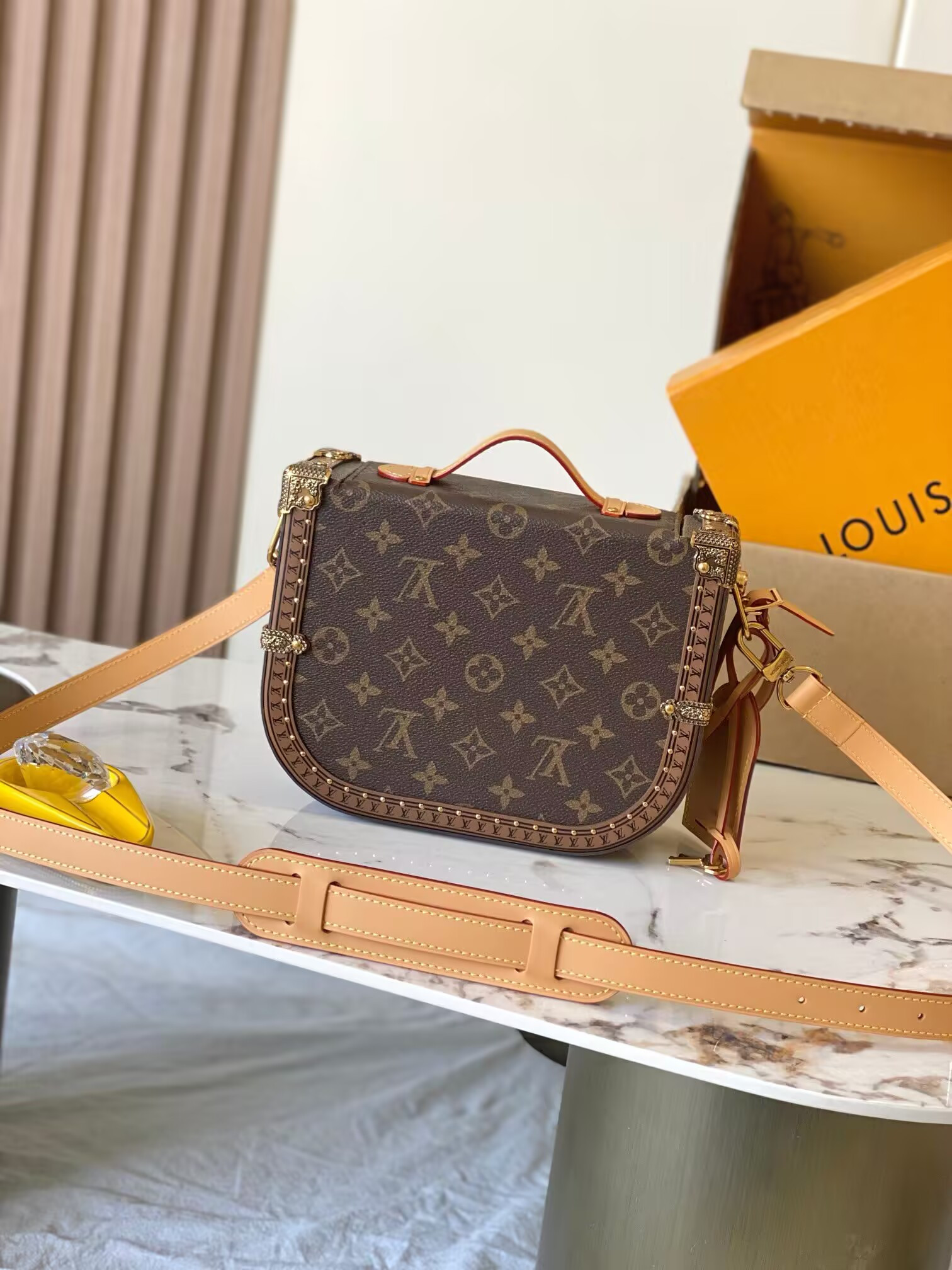 LV MONTSOURIS TRUNK Portable Hard Case M15166 22x17x7cm
