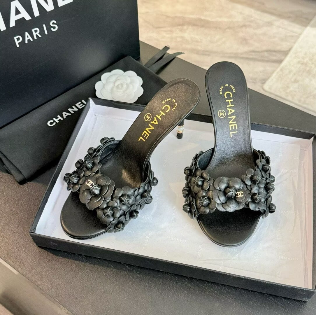 ua Ch*el heels