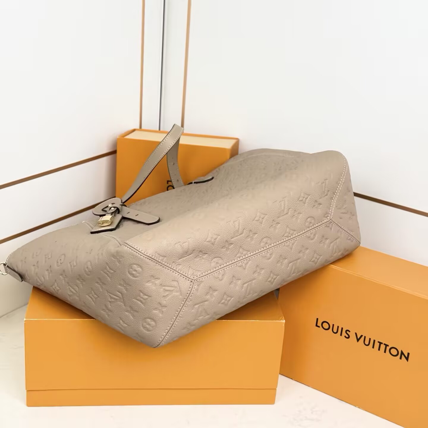 LV All In One MM M25889 56.5x30.5x17cm