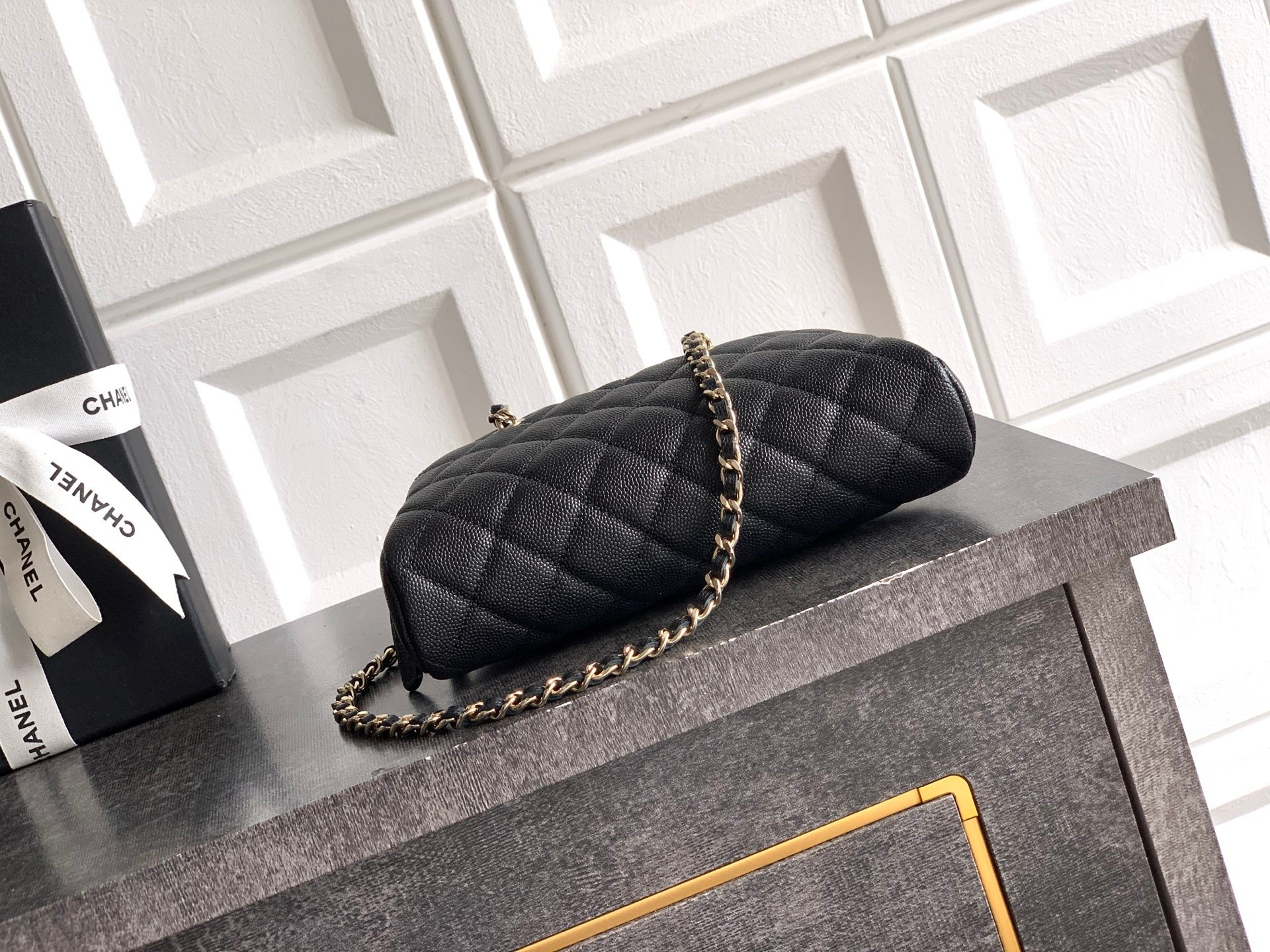 Ch*el clutch with chain ap5092 11.5x19.5x5.5cm