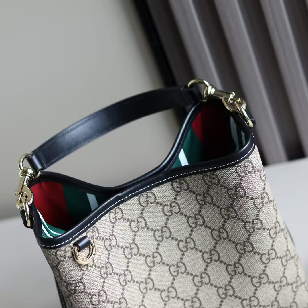 G*u*i gg emblem small bucket bag 19x18x11cm