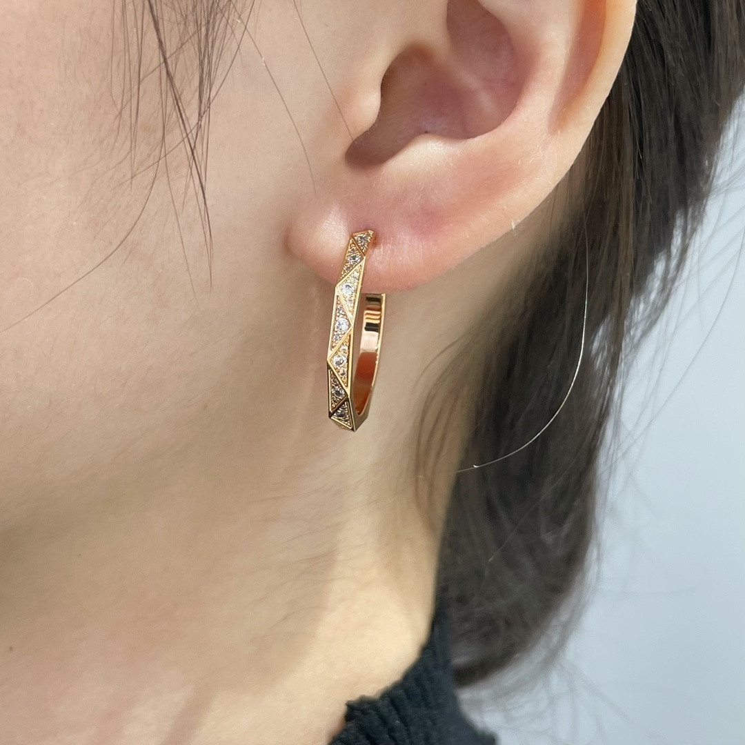 Gr*ff di*m*nd-encrusted rhombus earrings