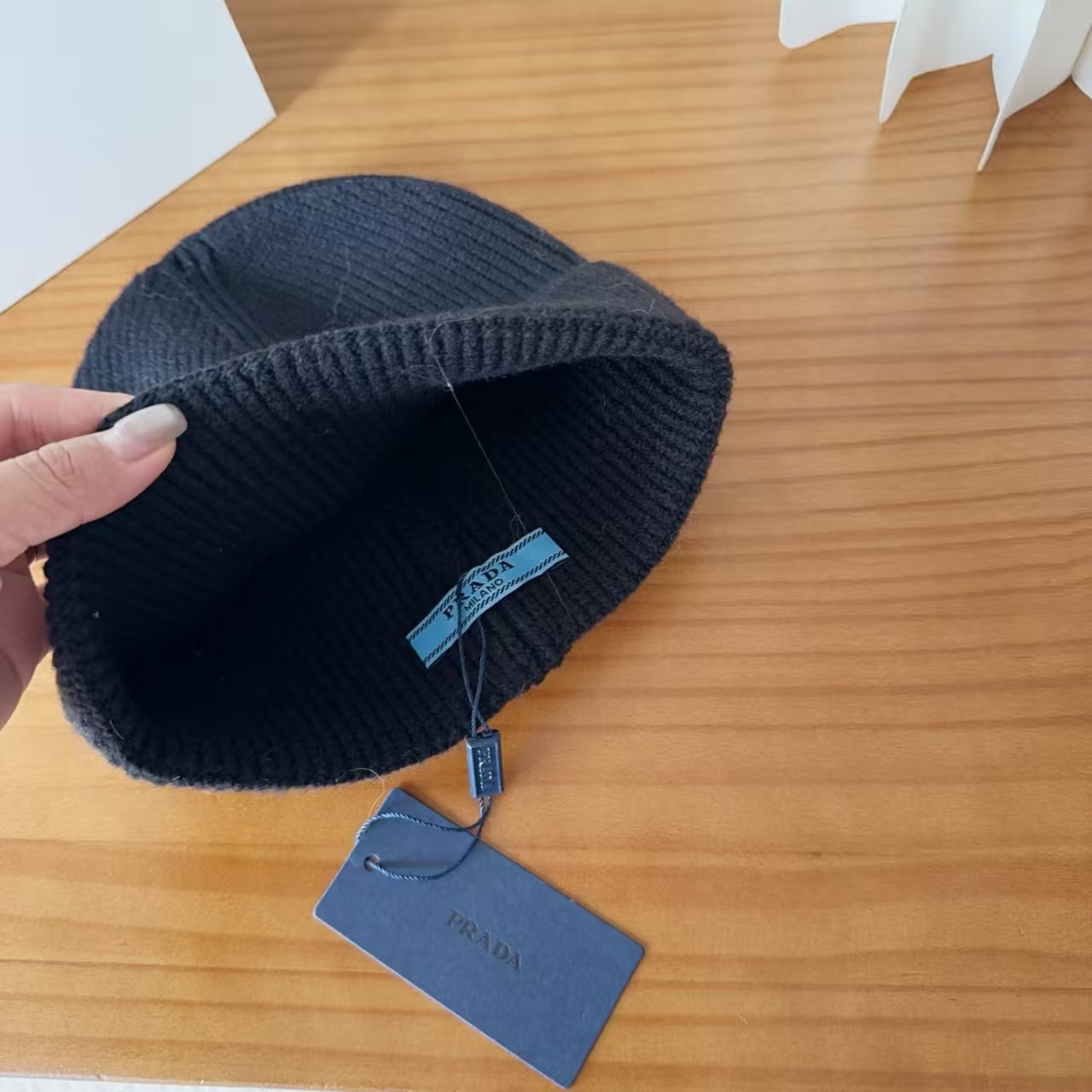 Pra*a knit hat
