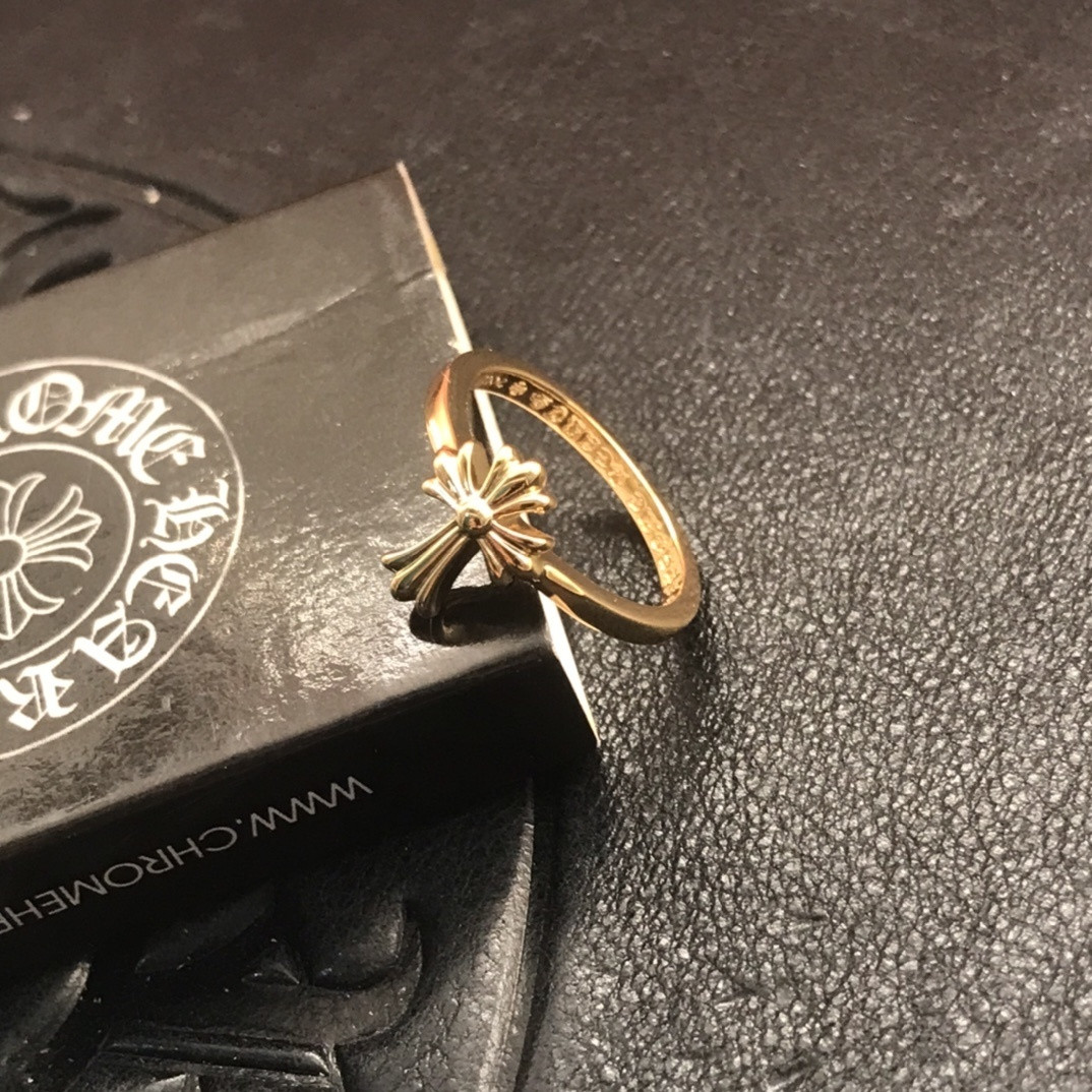 Ch**me He**ts small cross flower ring