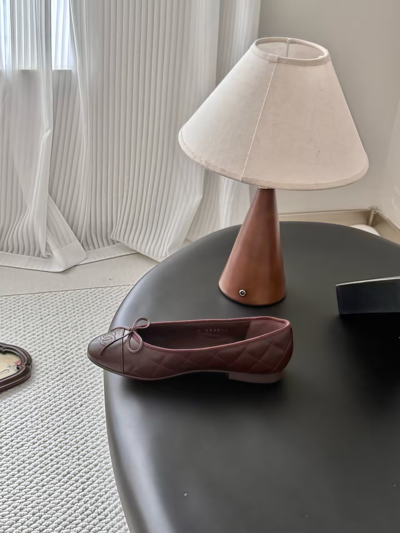 ua Ch*el ballet flats