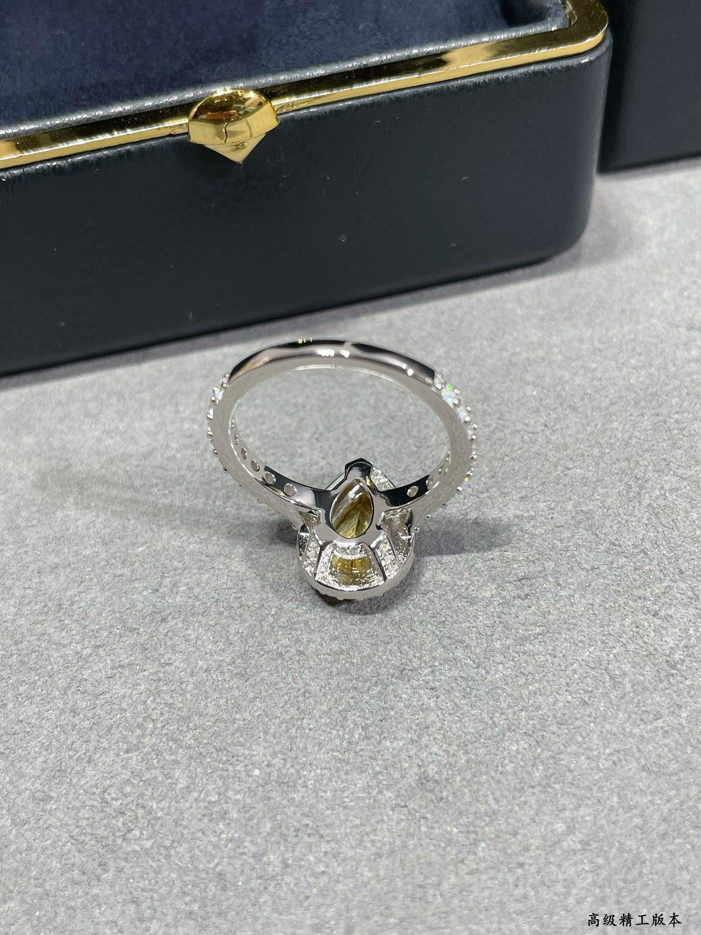 Gr*ff teardrop-shaped di*m*nd ring ag925