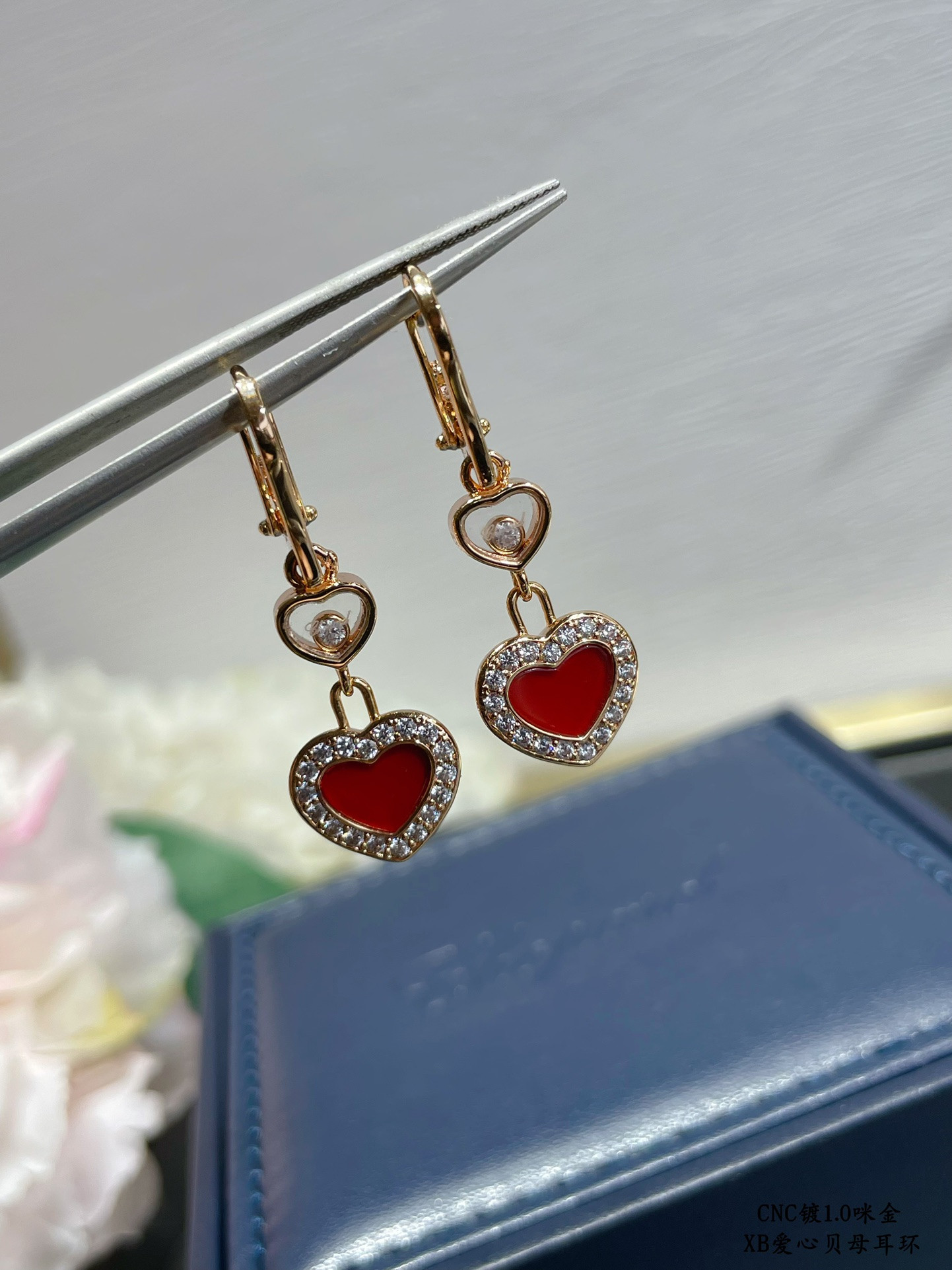 Chopard Heart-shaped Edge Diamond Mother-of-Pearl Earrings