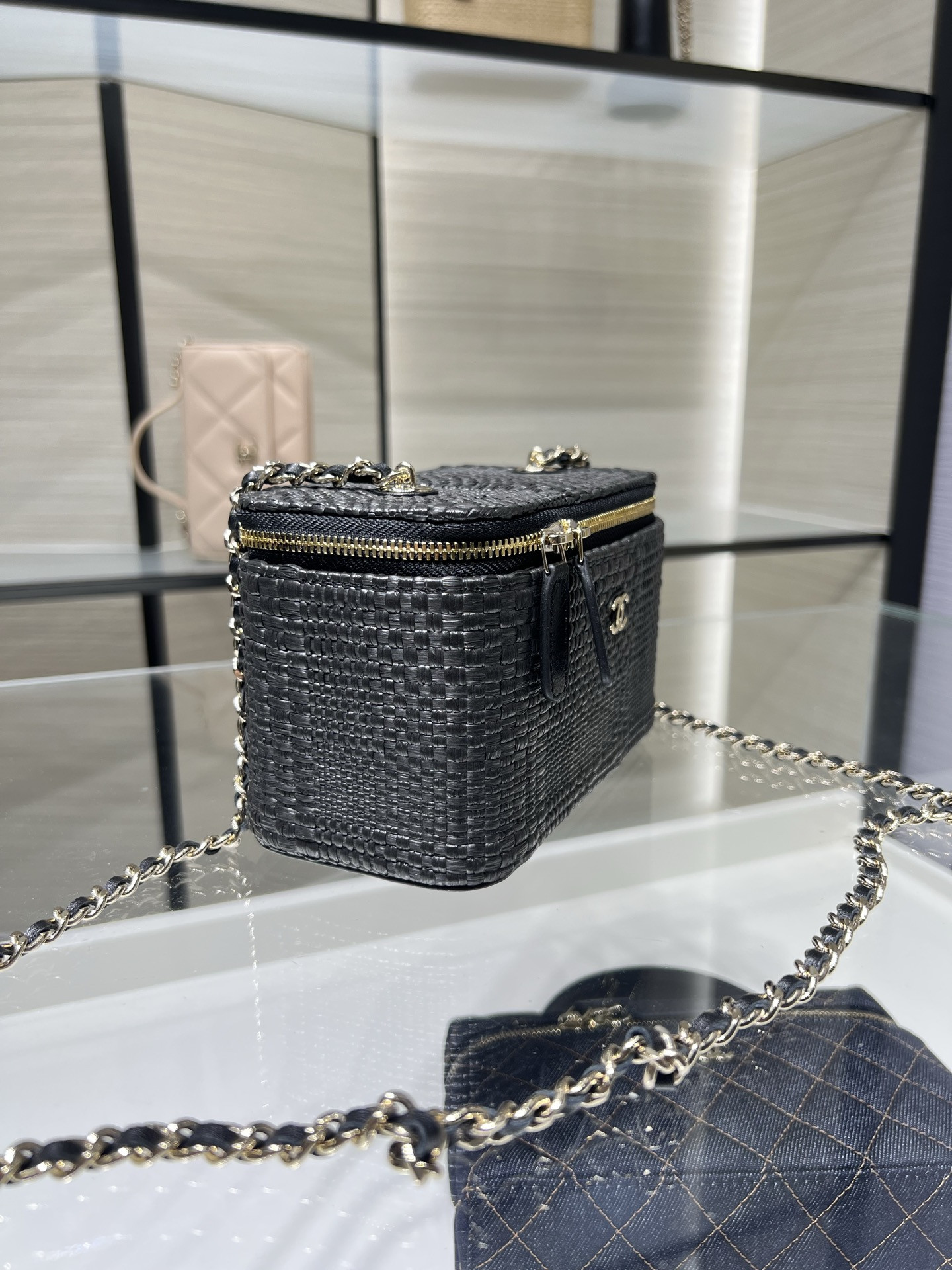 Ch*el classic long vanity with chain ap1341 9.5x17x8cm
