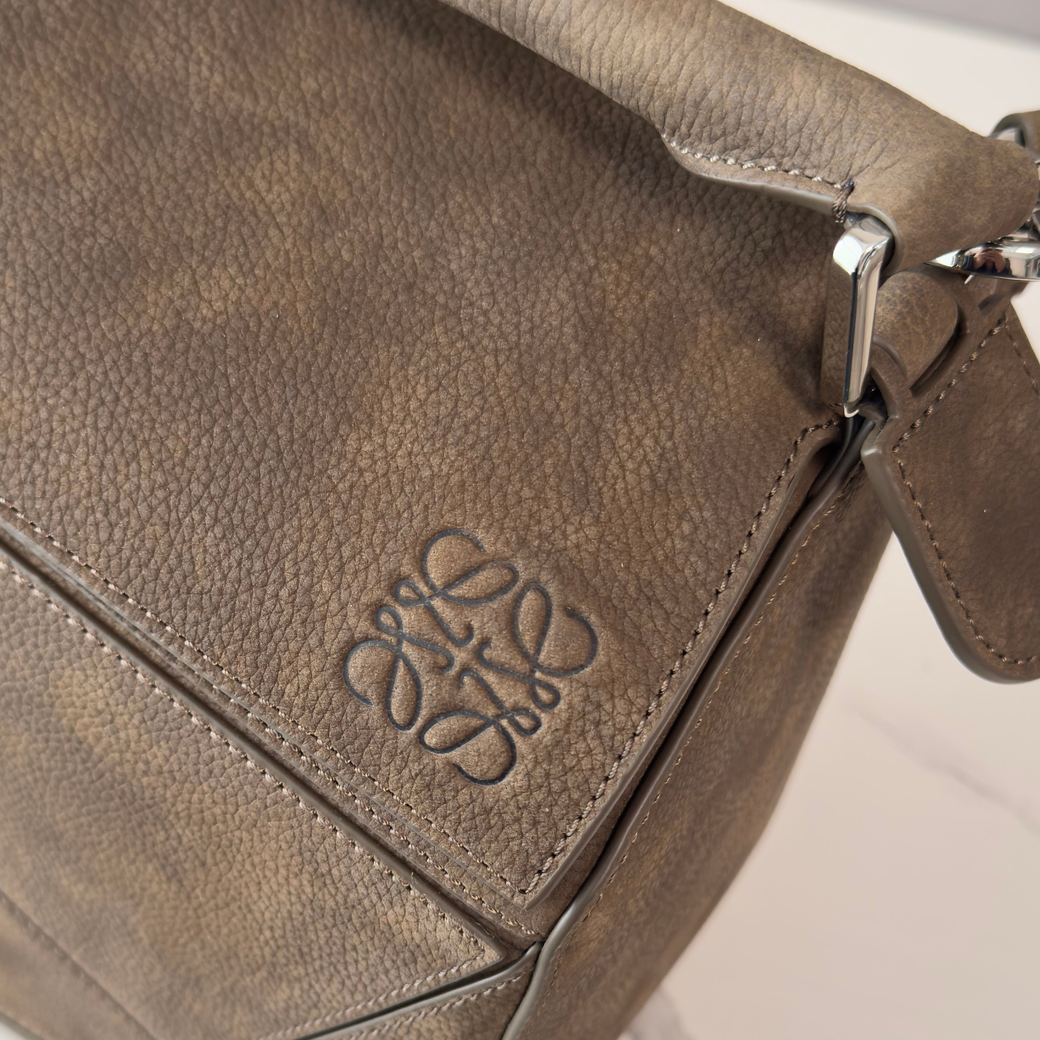 L0ew* featherlight puzzle bag in grained nubuck 33x21.5x14.7cm