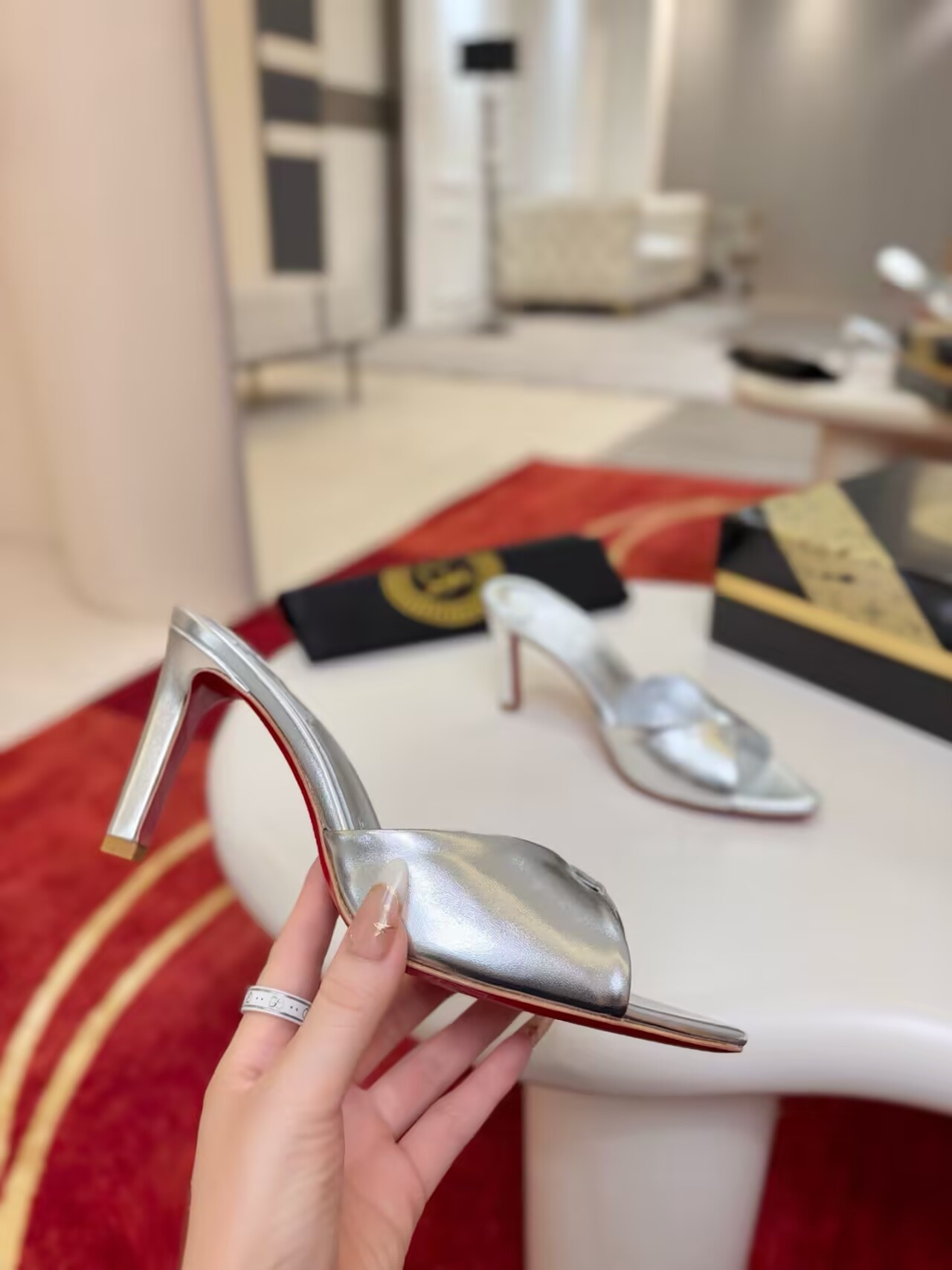 ua Ch**an louboutin me dolly mules 8.5cm heel