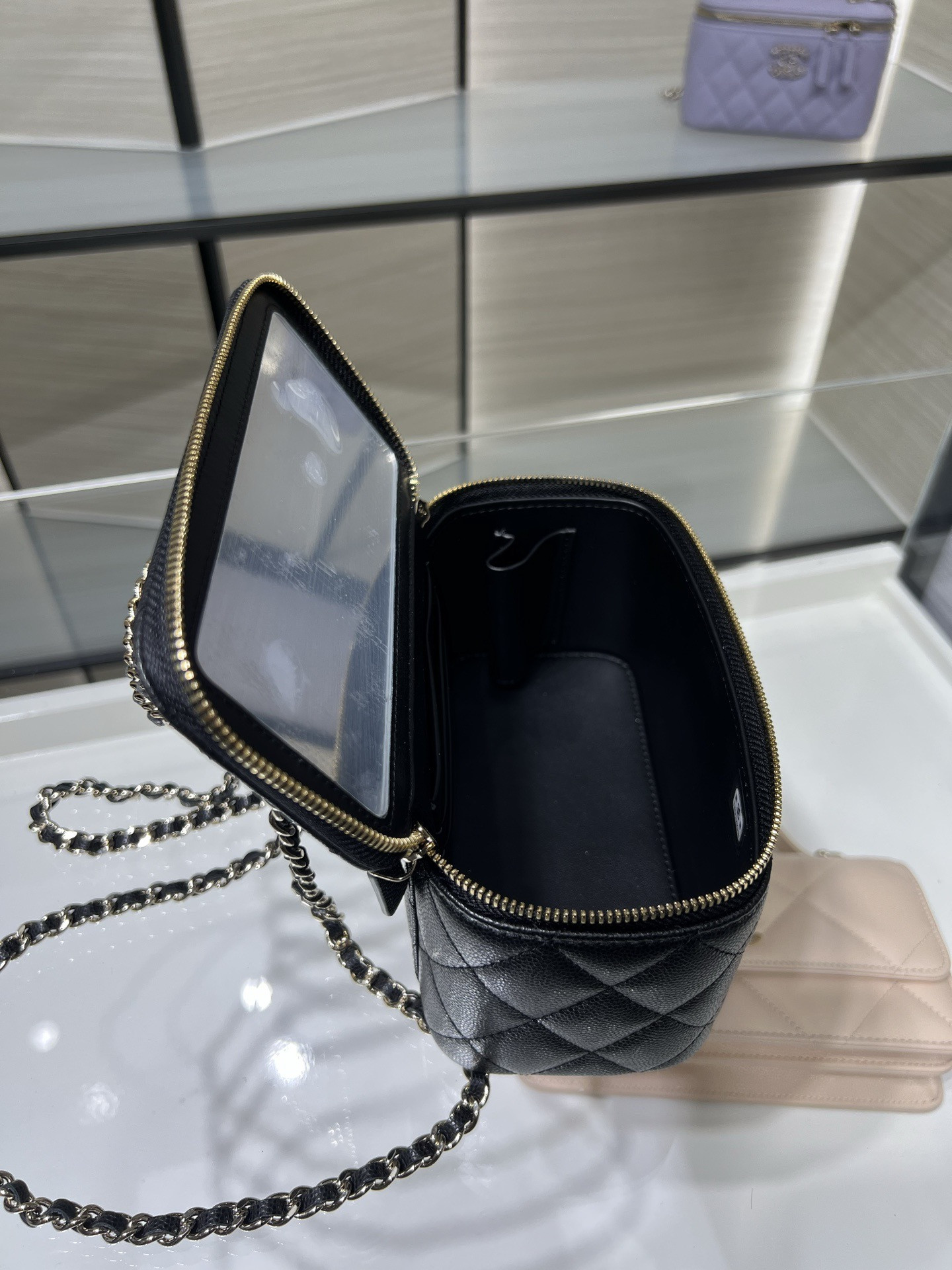 Ch*el vanity with chain ap5182 9.5x17x8cm