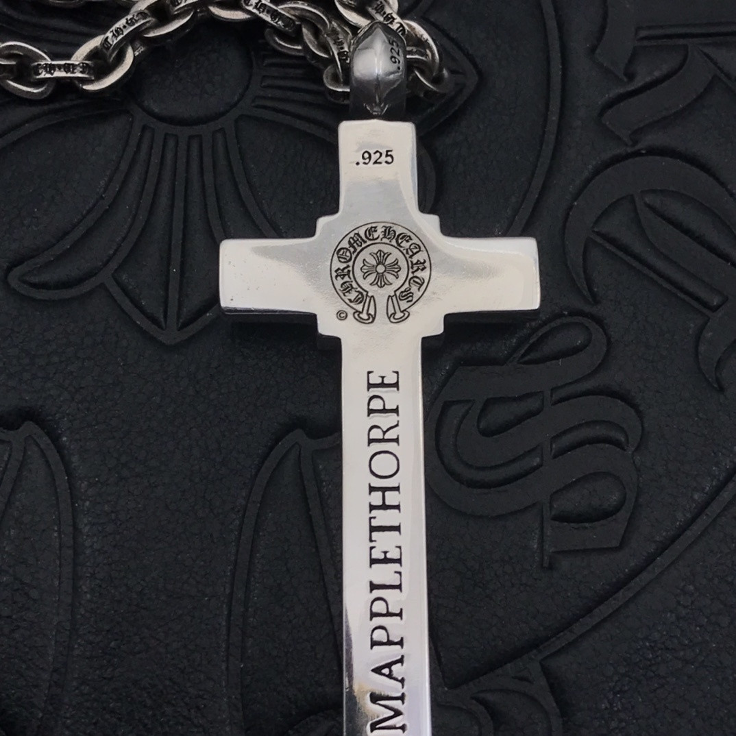 Ch**me He**ts cross necklace
