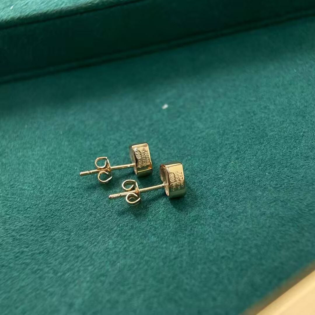 Ch0pard happy di*m*nds icons earrings