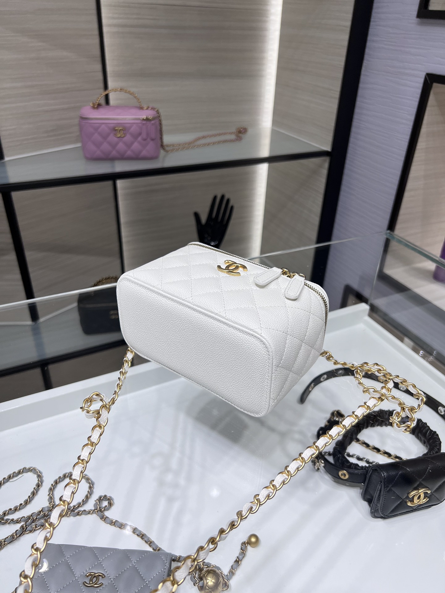 Ch*el vanity with chain 9.5x17x8cm