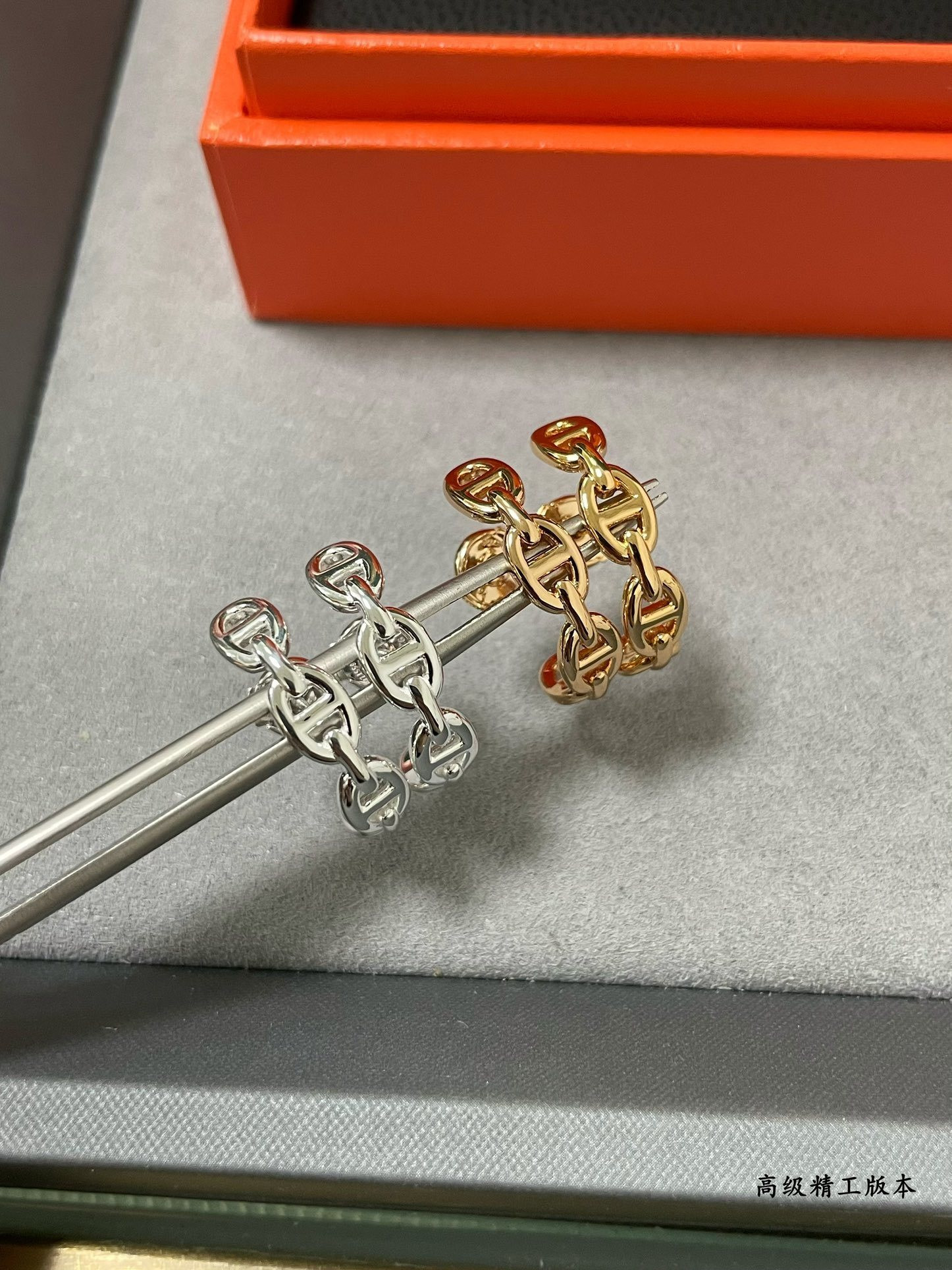 H**mes half-hoop pig nose earrings ag925