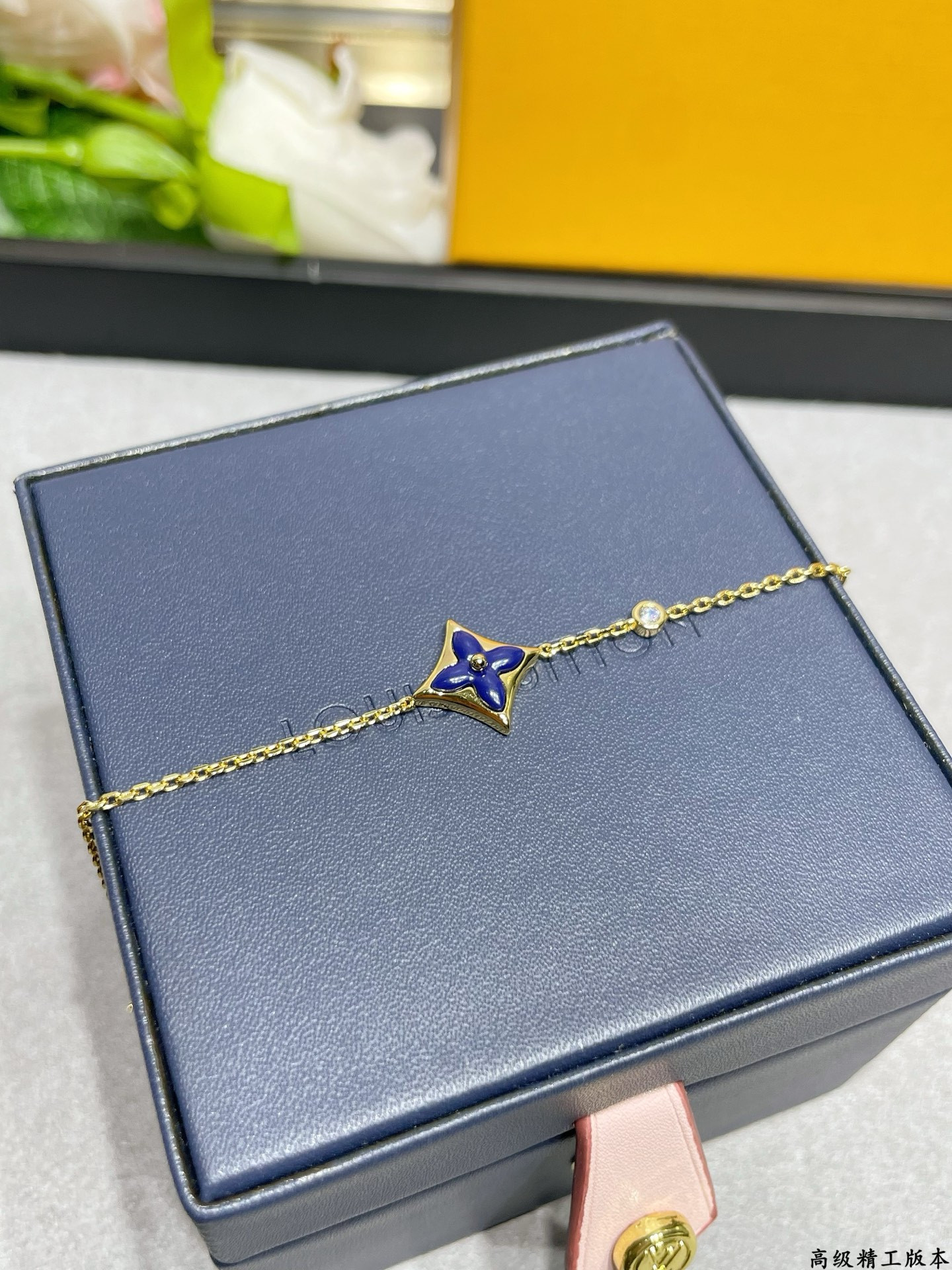 l0*is V*t0n bracelet